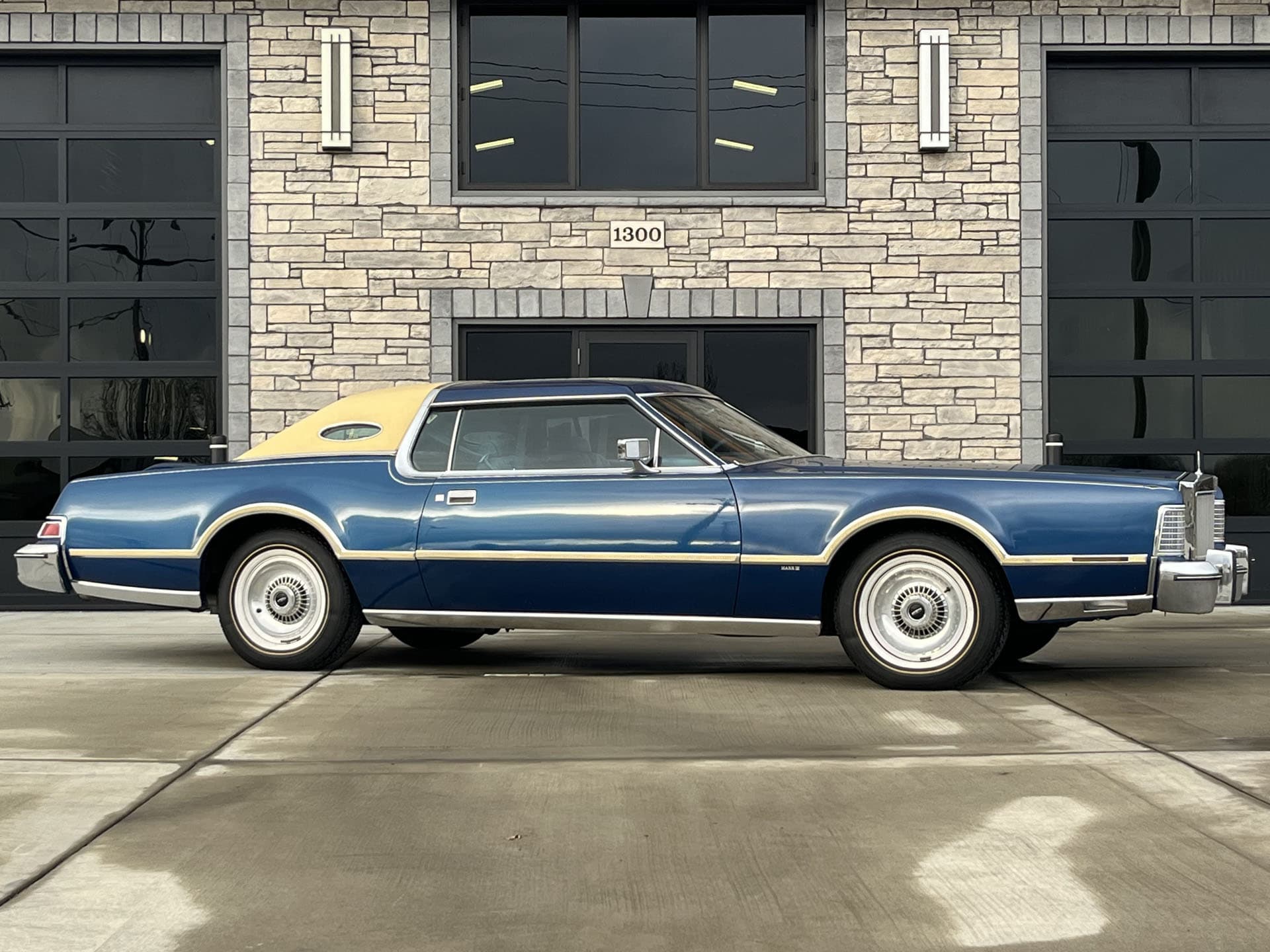 1976 Lincoln Continental Mk IV sold for $13,569