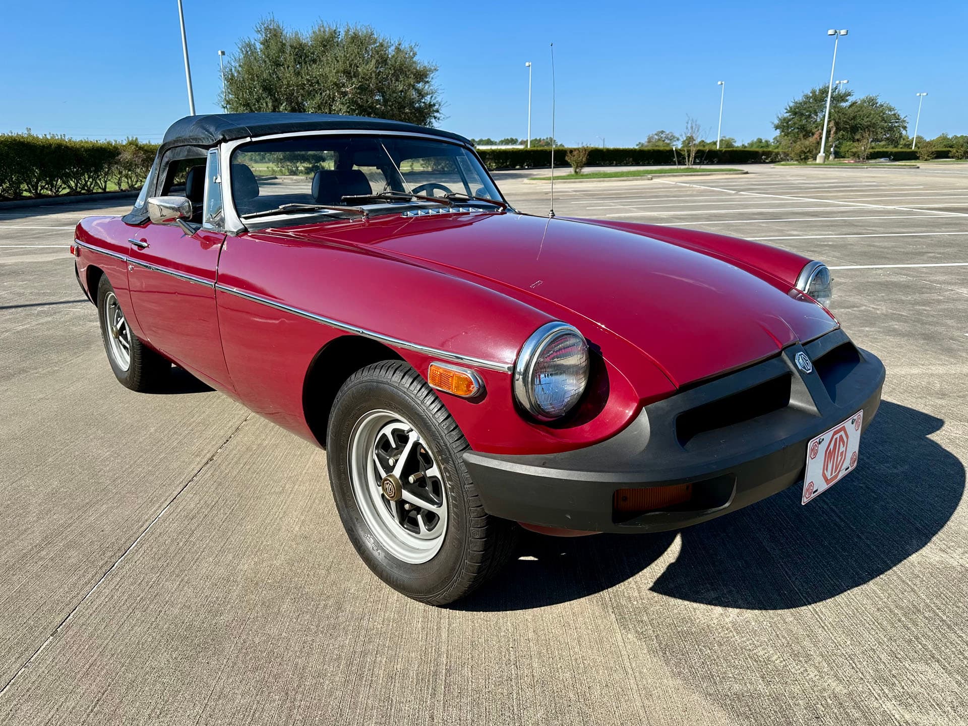 1977 MG MGB sold for $4,600