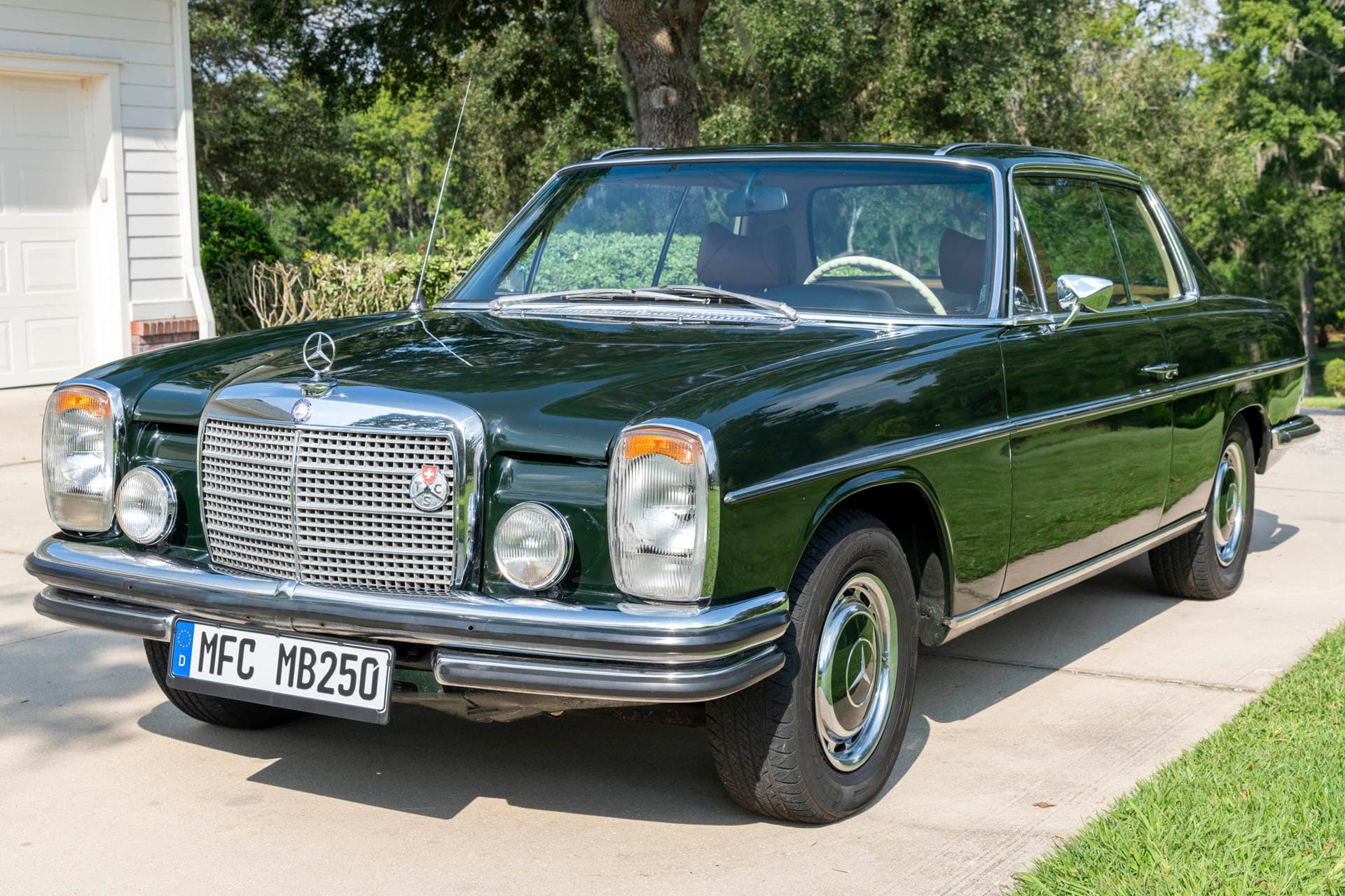1972 Mercedes-Benz 250C sold for $18,000