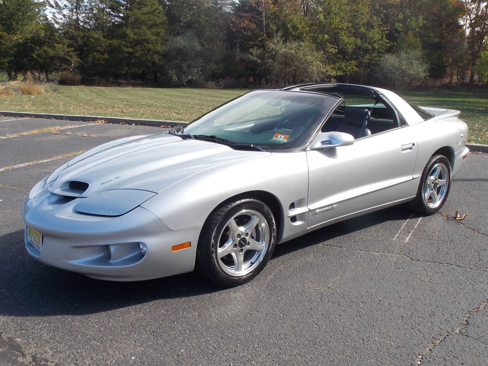 1998 Pontiac Firebird sold for $15,300