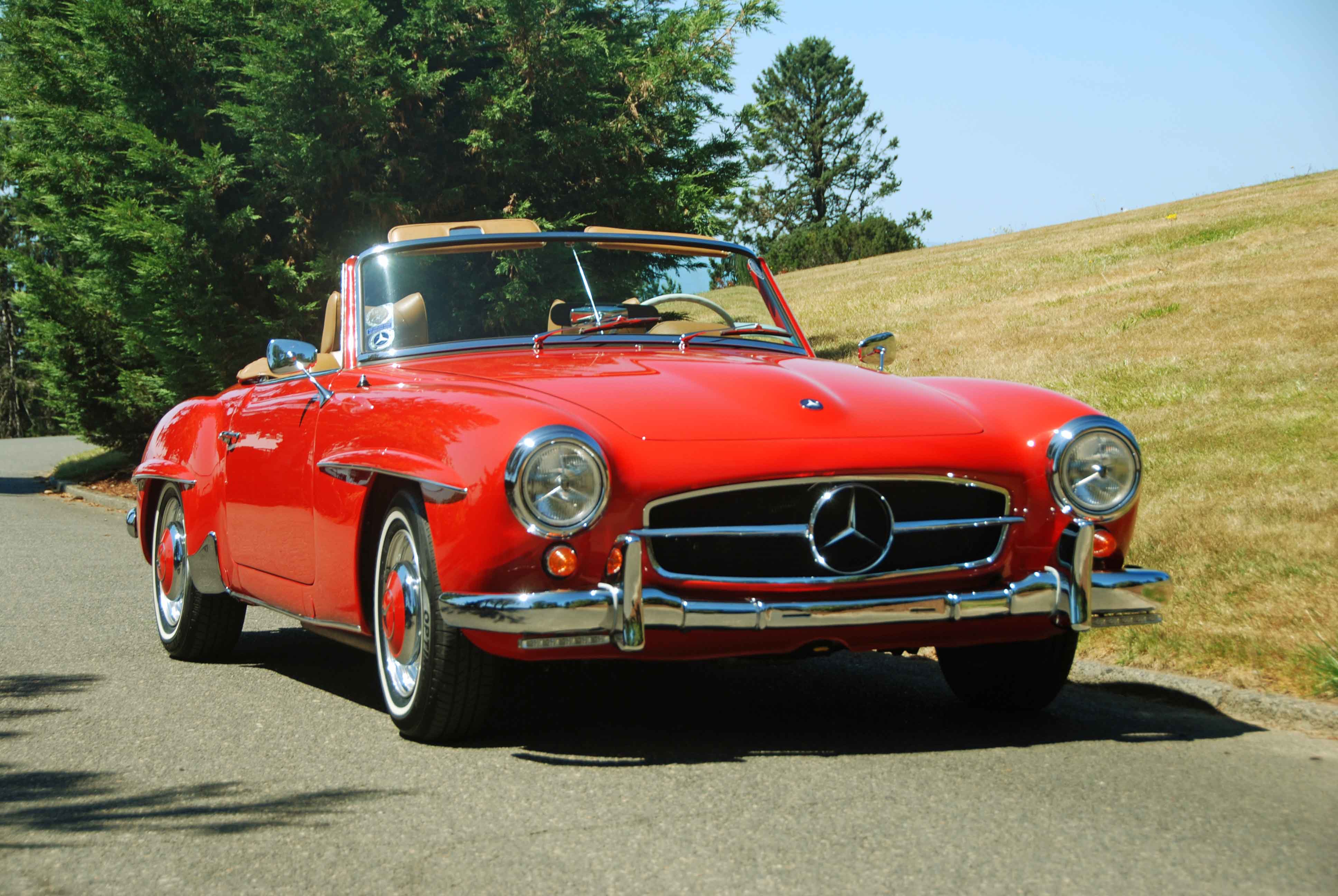 1960 Mercedes-Benz 190SL sold for $100,000