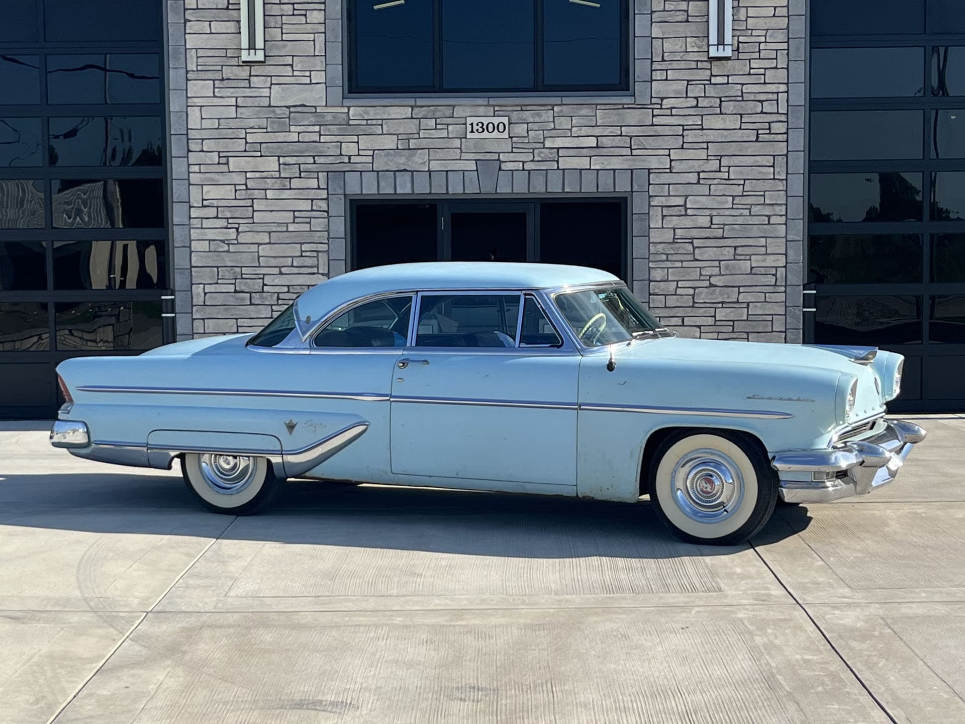 1955 Lincoln Capri sold for $5,100