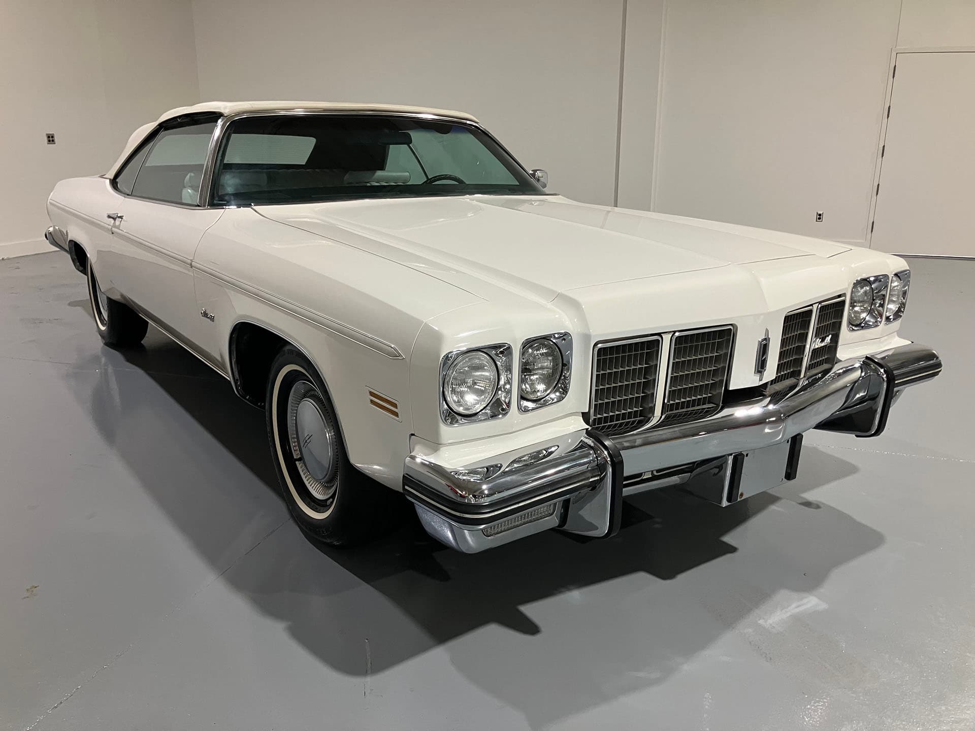 1975 Oldsmobile Delta 88 sold for $1,000
