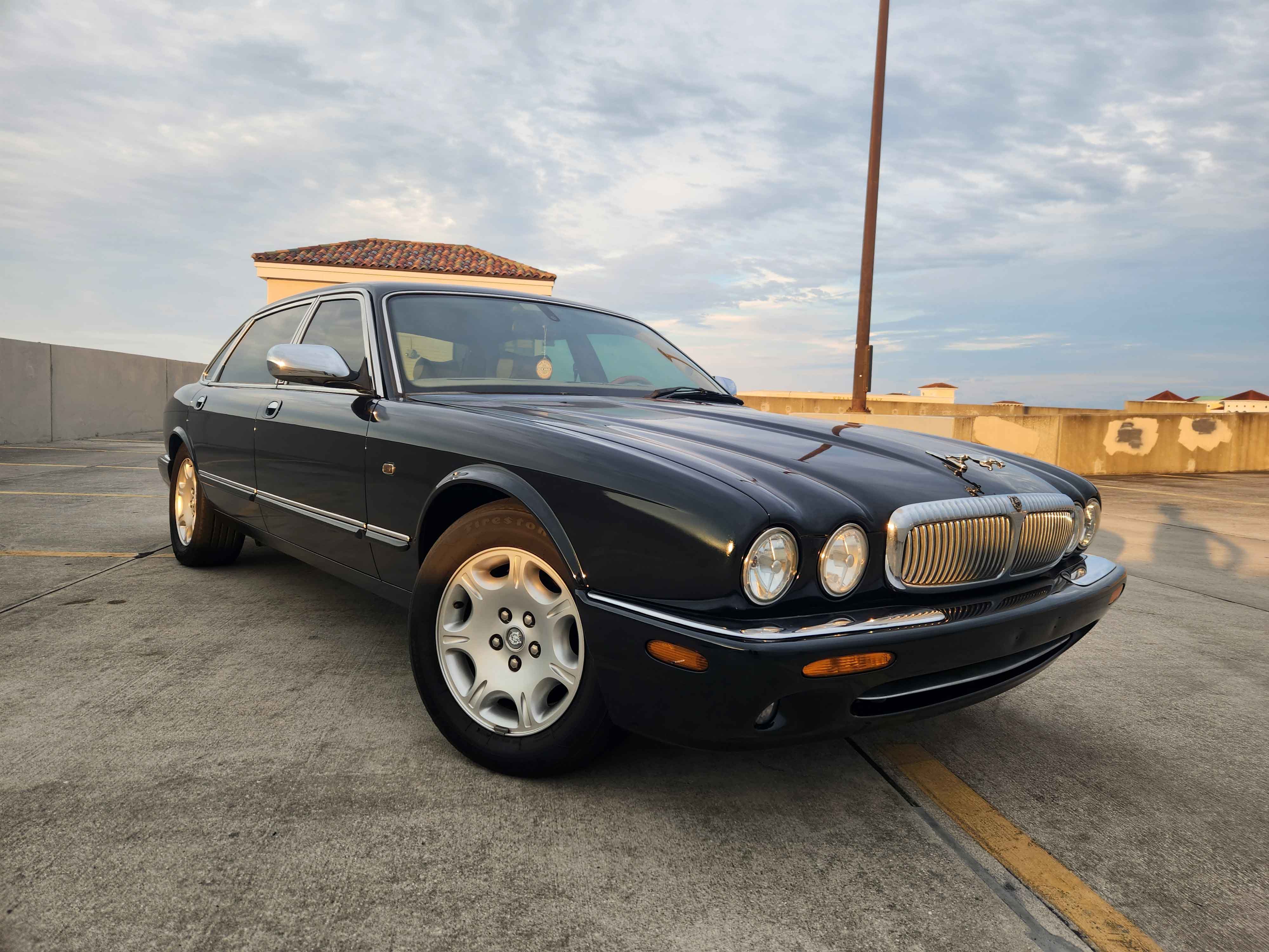 2001 Jaguar Vanden Plas sold for $2,750