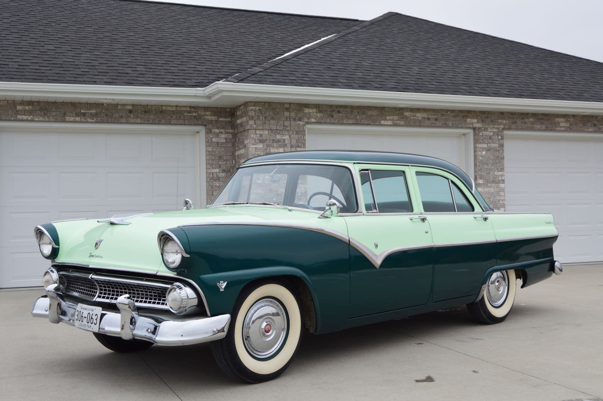 1955 Ford Fairlane sold for $8,750