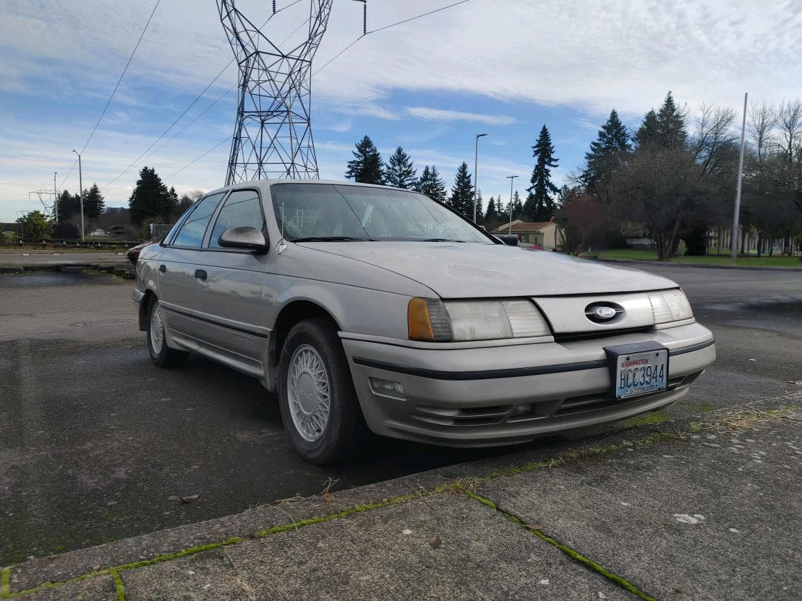 1990 Ford Taurus sold for $3,501