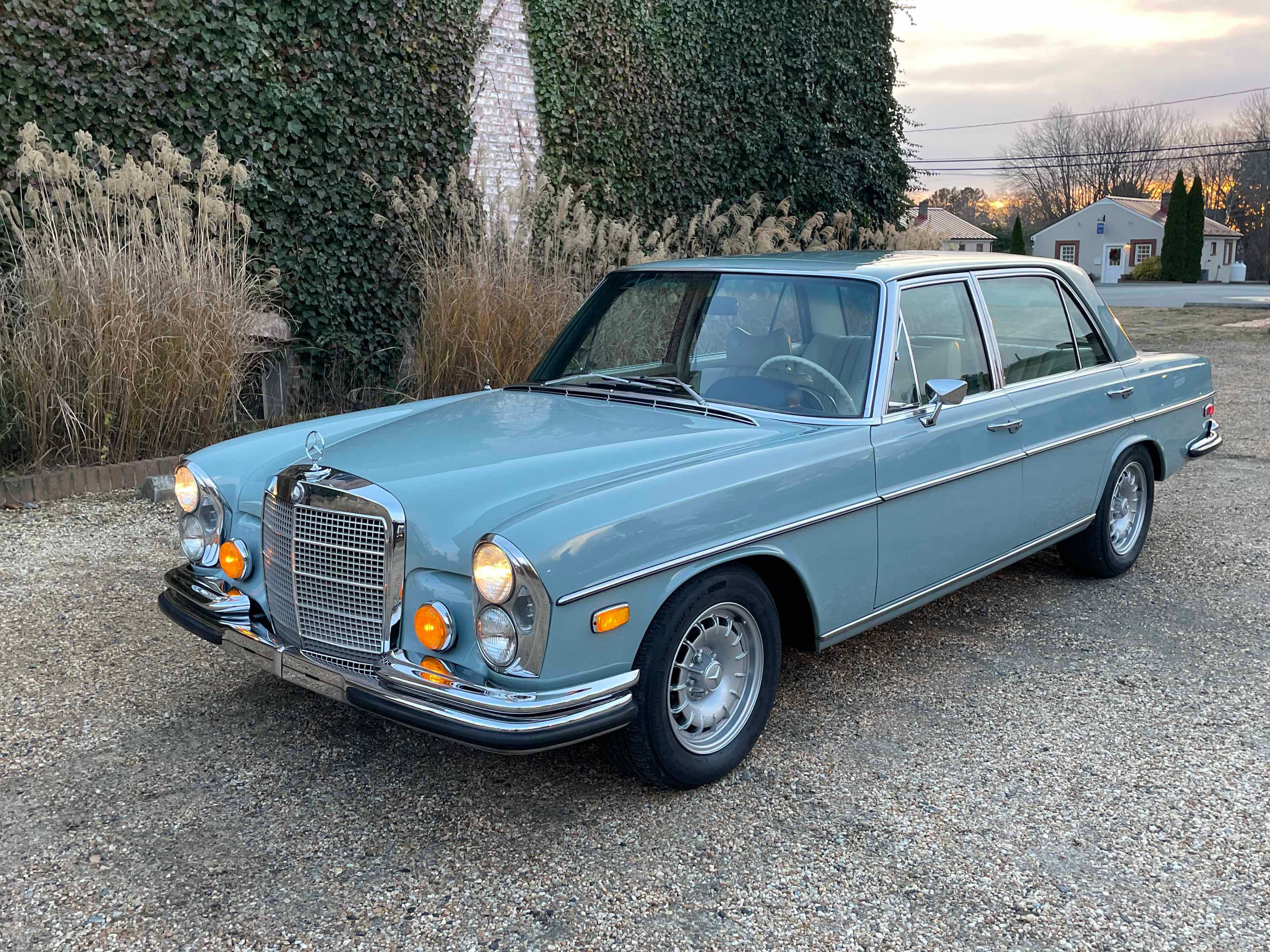 1970 Mercedes-Benz 300SEL 6.3 sold for $62,000