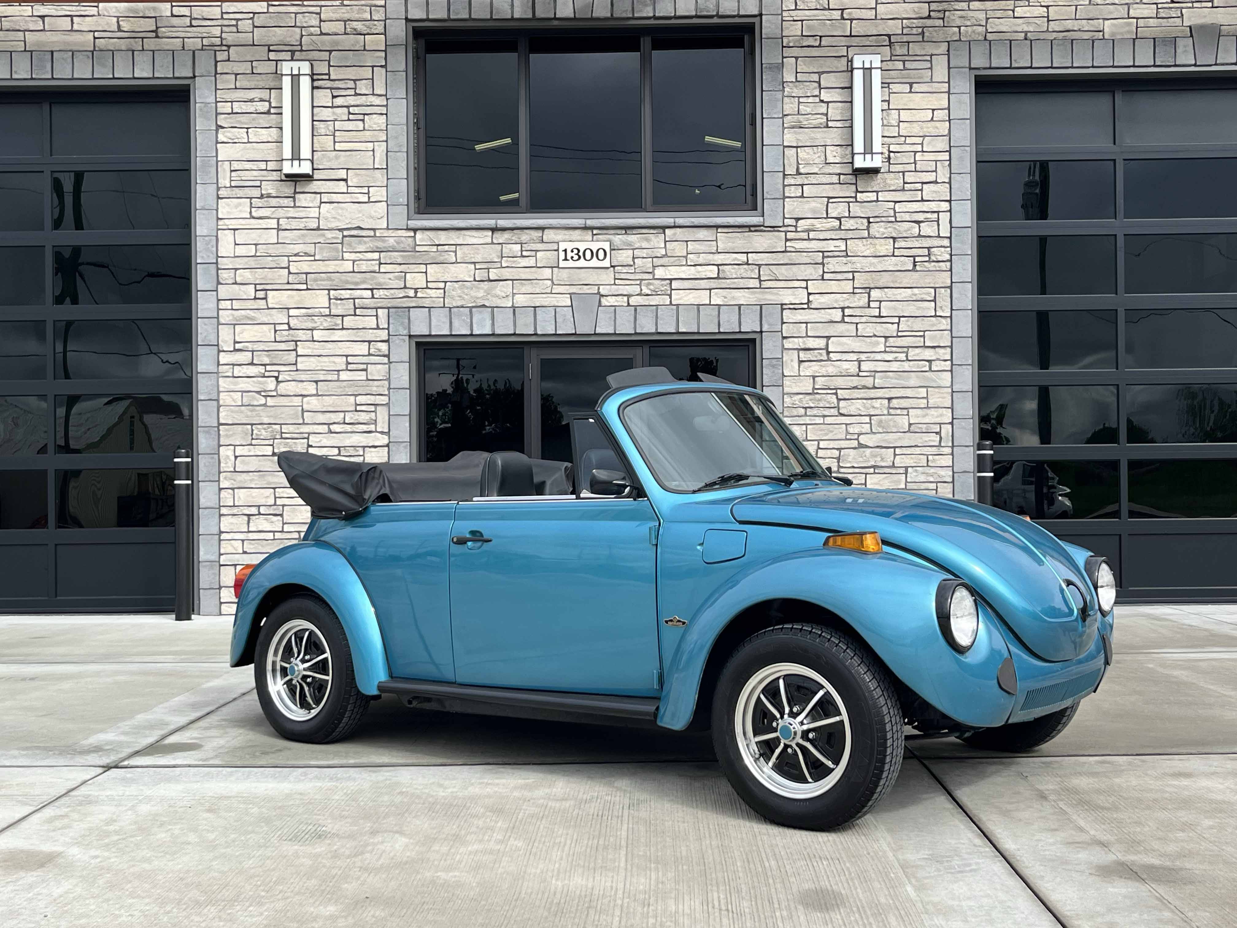 1976 Volkswagen Super Beetle sold for $7,250