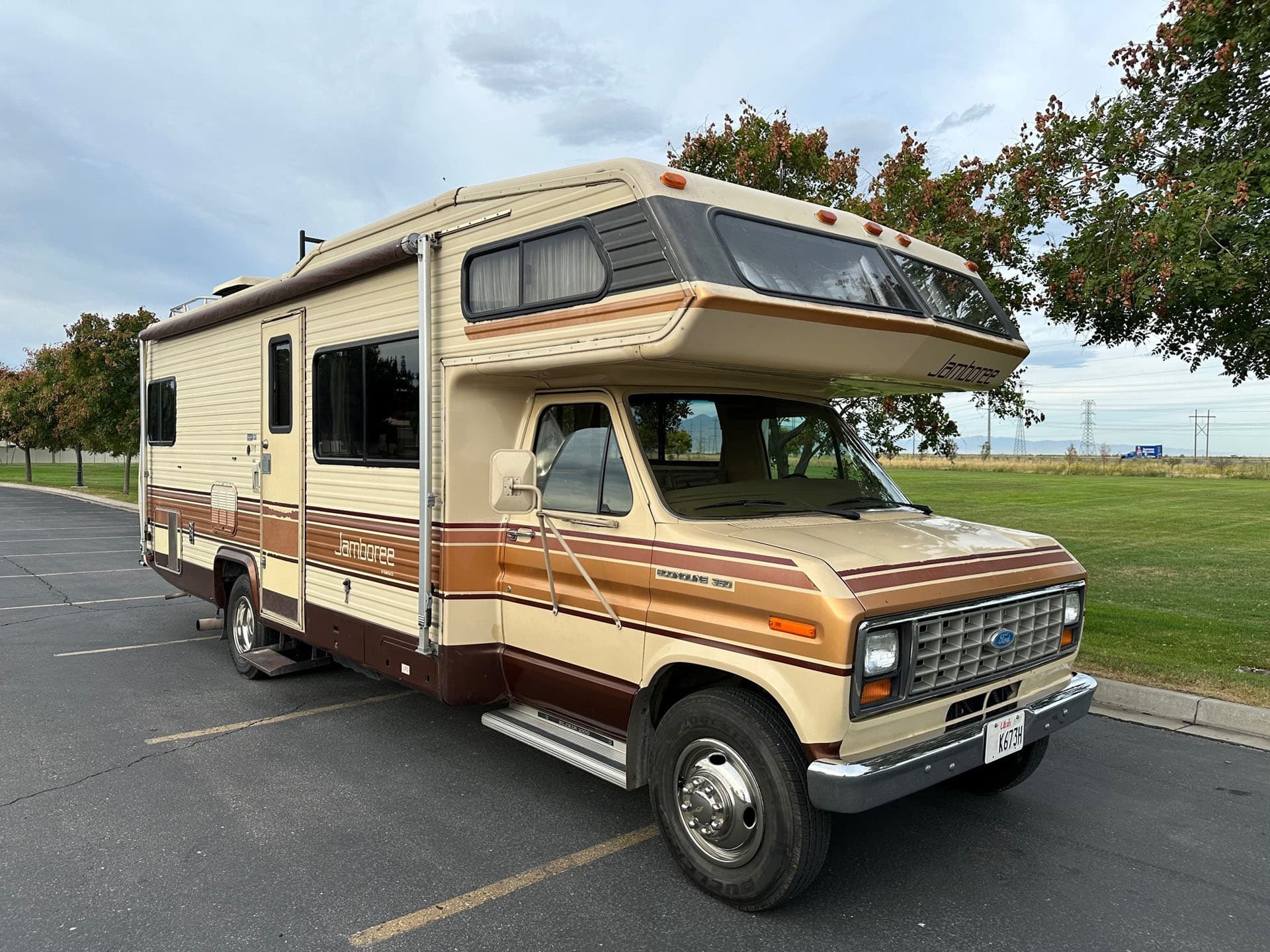 1986 Ford Econoline E350 Fleetwood Jamboree sold for $10,000