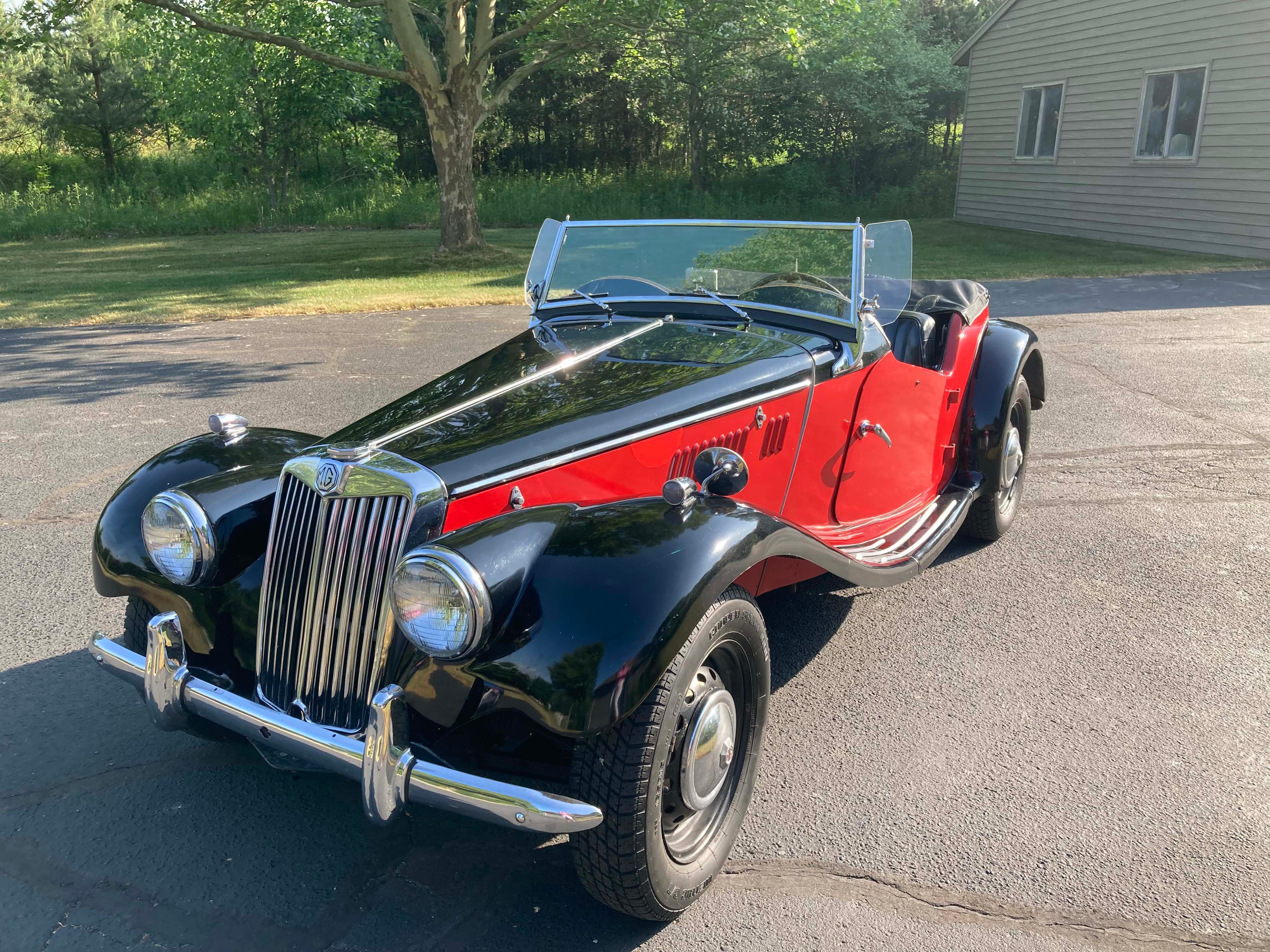 1954 MG TF sold for $10,950