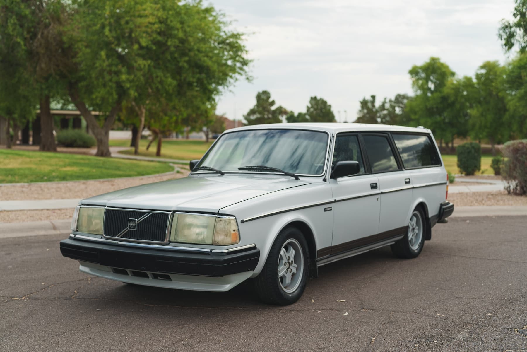 1986 Volvo 240 DL Wagon sold for $3,250