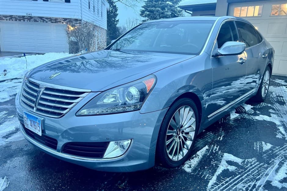 2014 Hyundai Equus sold for $12,800