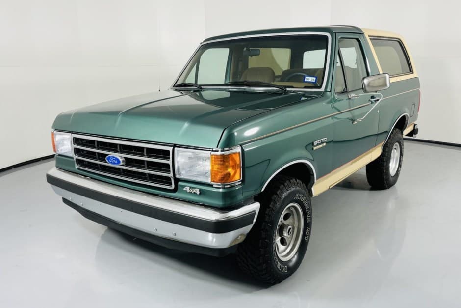 1990 Ford Bronco 4th-5th Generations 1987-1996 sold for $10,750