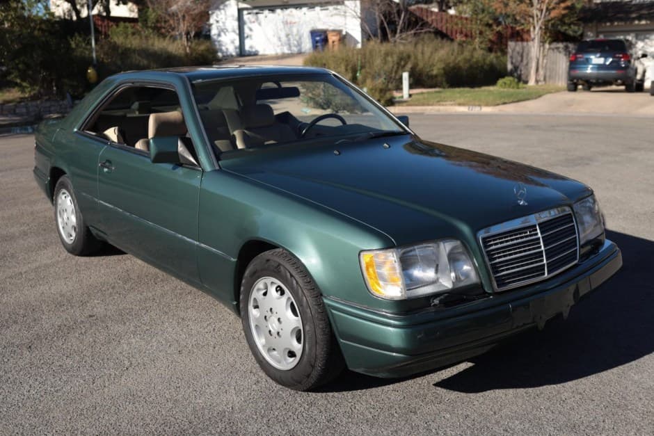 1994 Mercedes-Benz W124 E-Class sold for $9,500