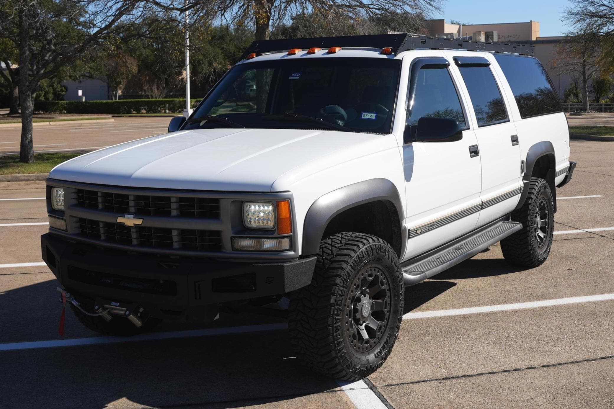 1999 Chevrolet Suburban sold for $10,200