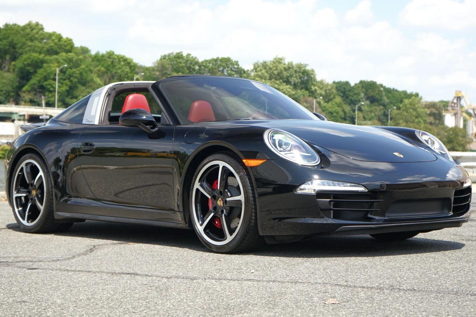2016 Porsche 991 911 sold for $100,000