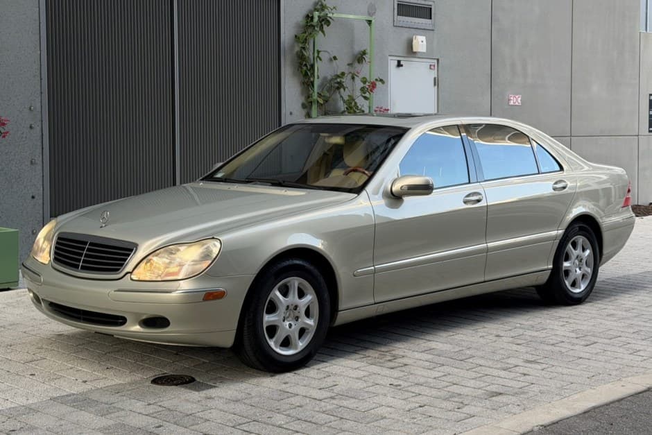 2001 Mercedes-Benz W220 S-Class sold for $7,000