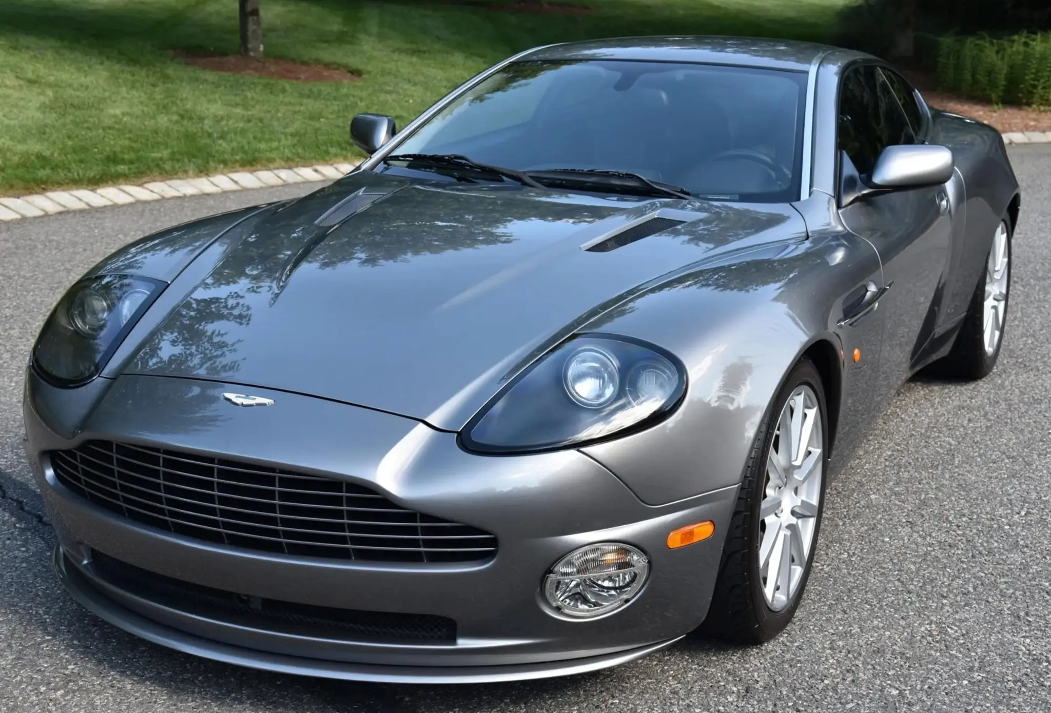 2005 Aston Martin Vanquish S sold for $59,000
