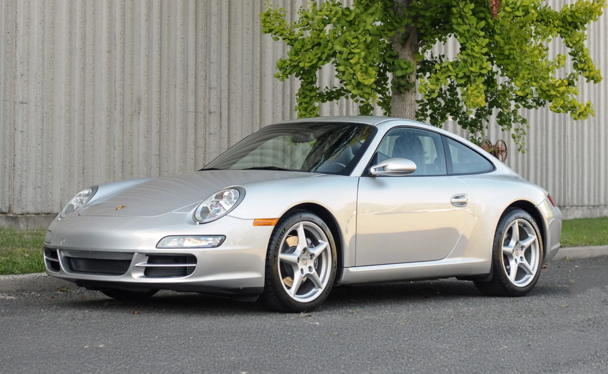 2006 Porsche 911 Carrera sold for $46,500