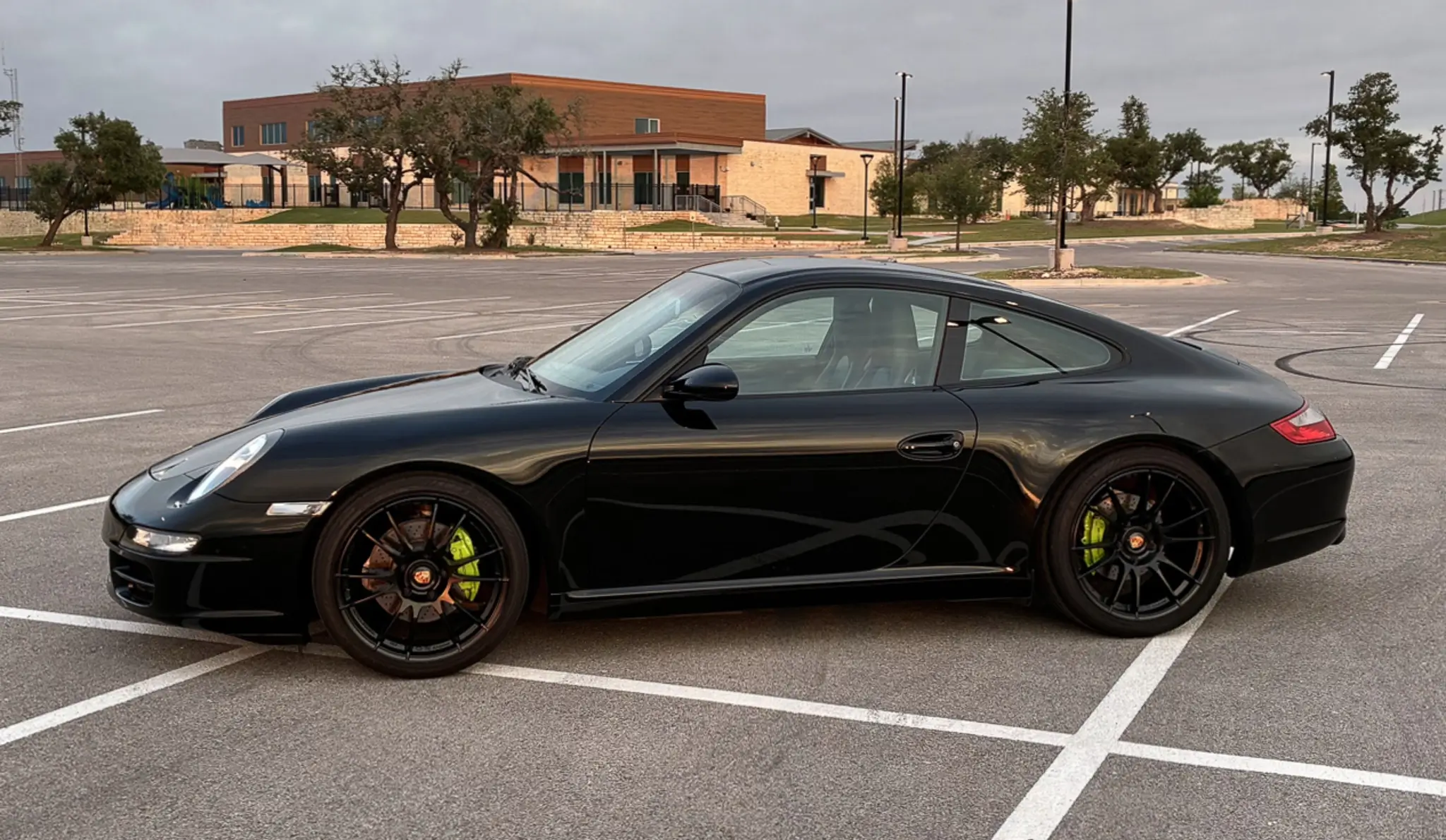 2006 Porsche 911 Carrera sold for $33,750