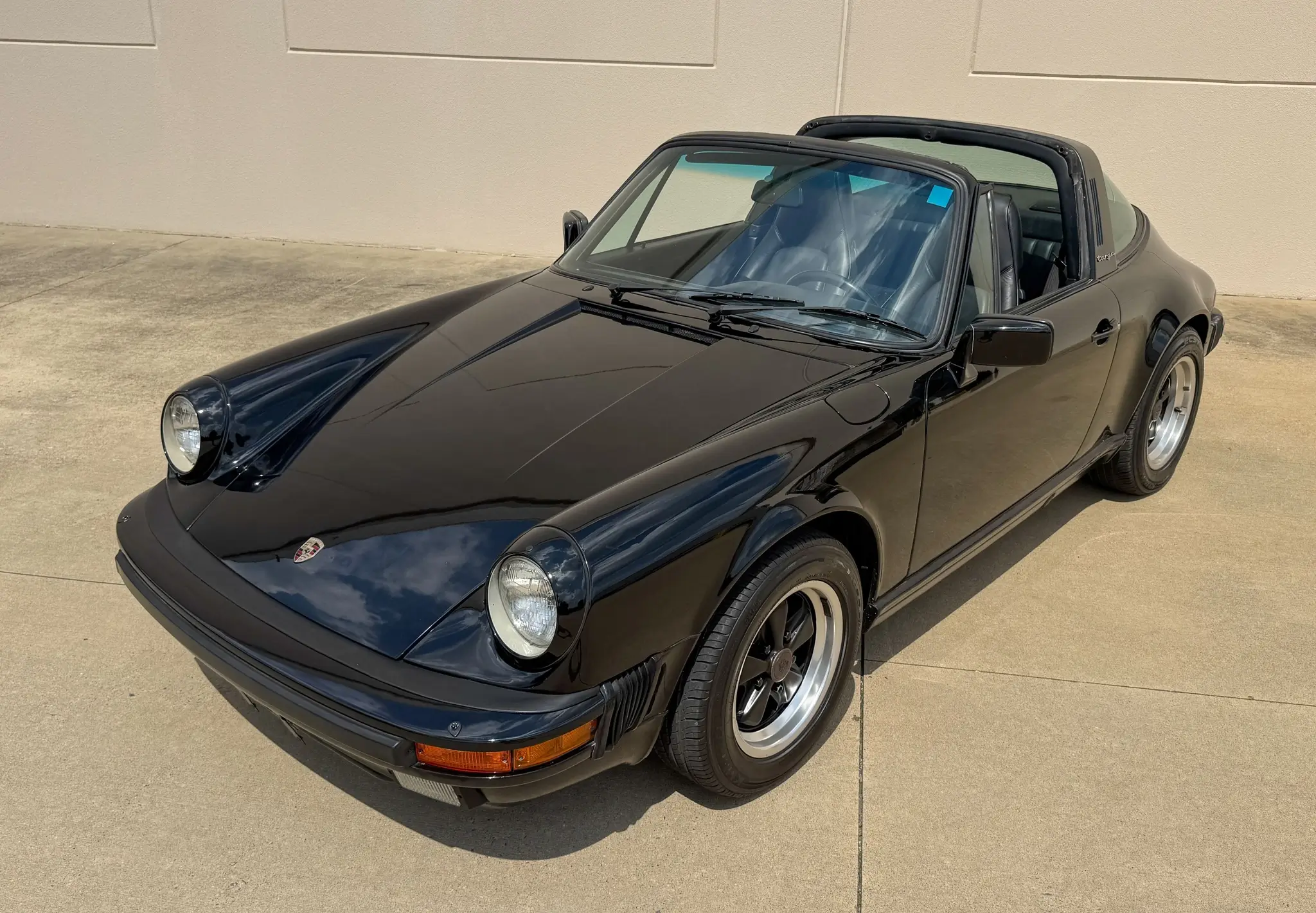 1986 Porsche 911 Targa sold for $60,000