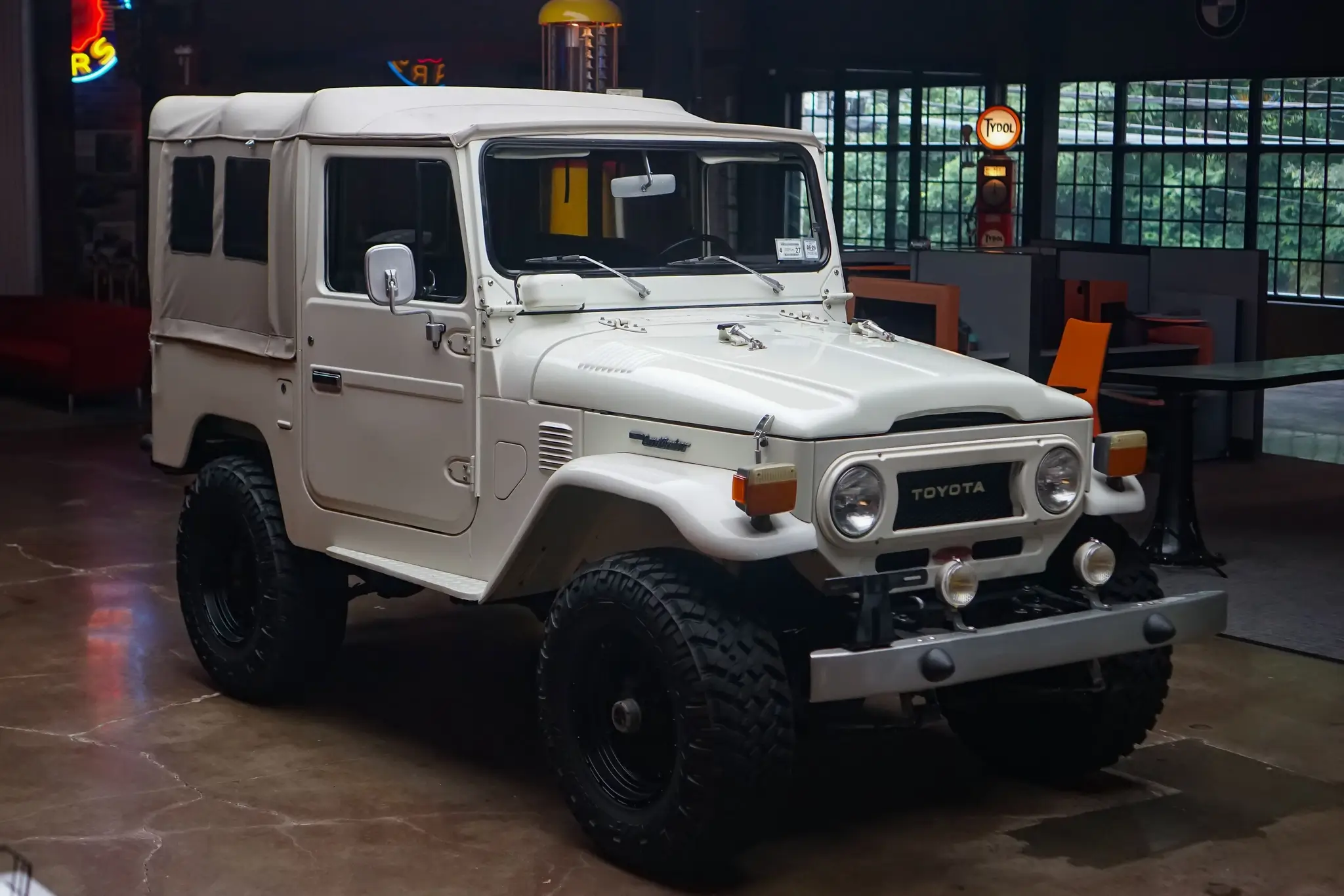 1978 Toyota FJ40 Land Cruiser sold for $27,000