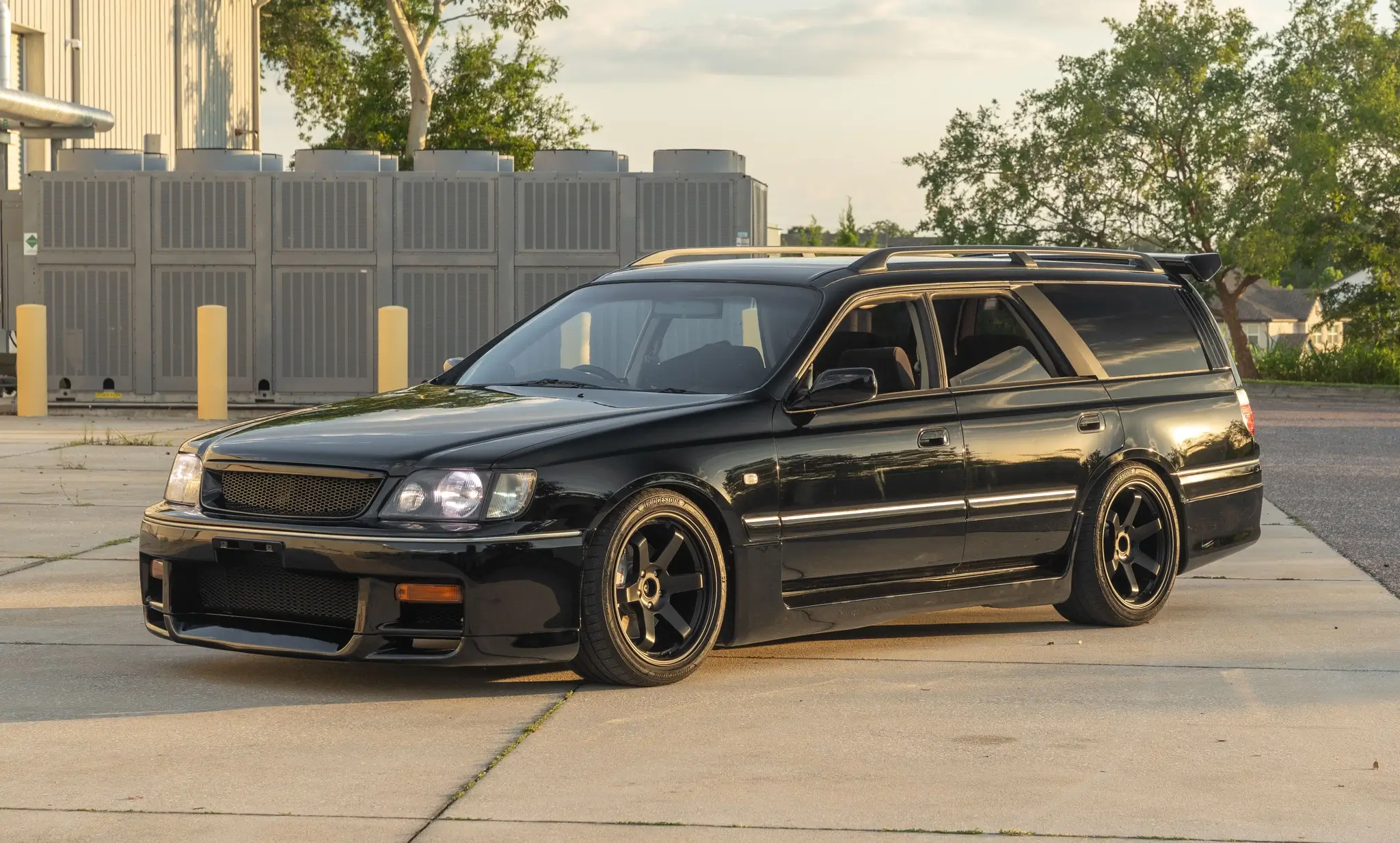 1998 Nissan Stagea sold for $33,333