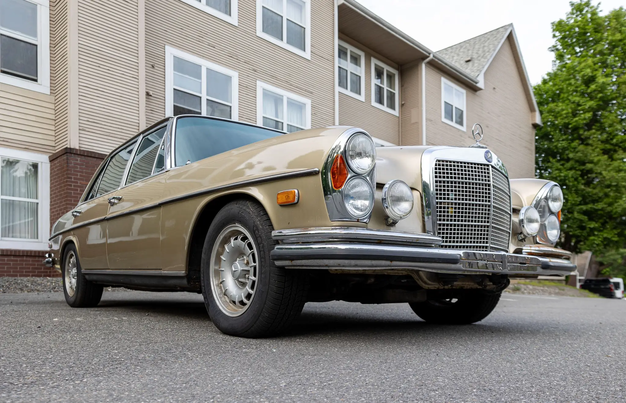 1971 Mercedes-Benz 300SEL sold for $15,300