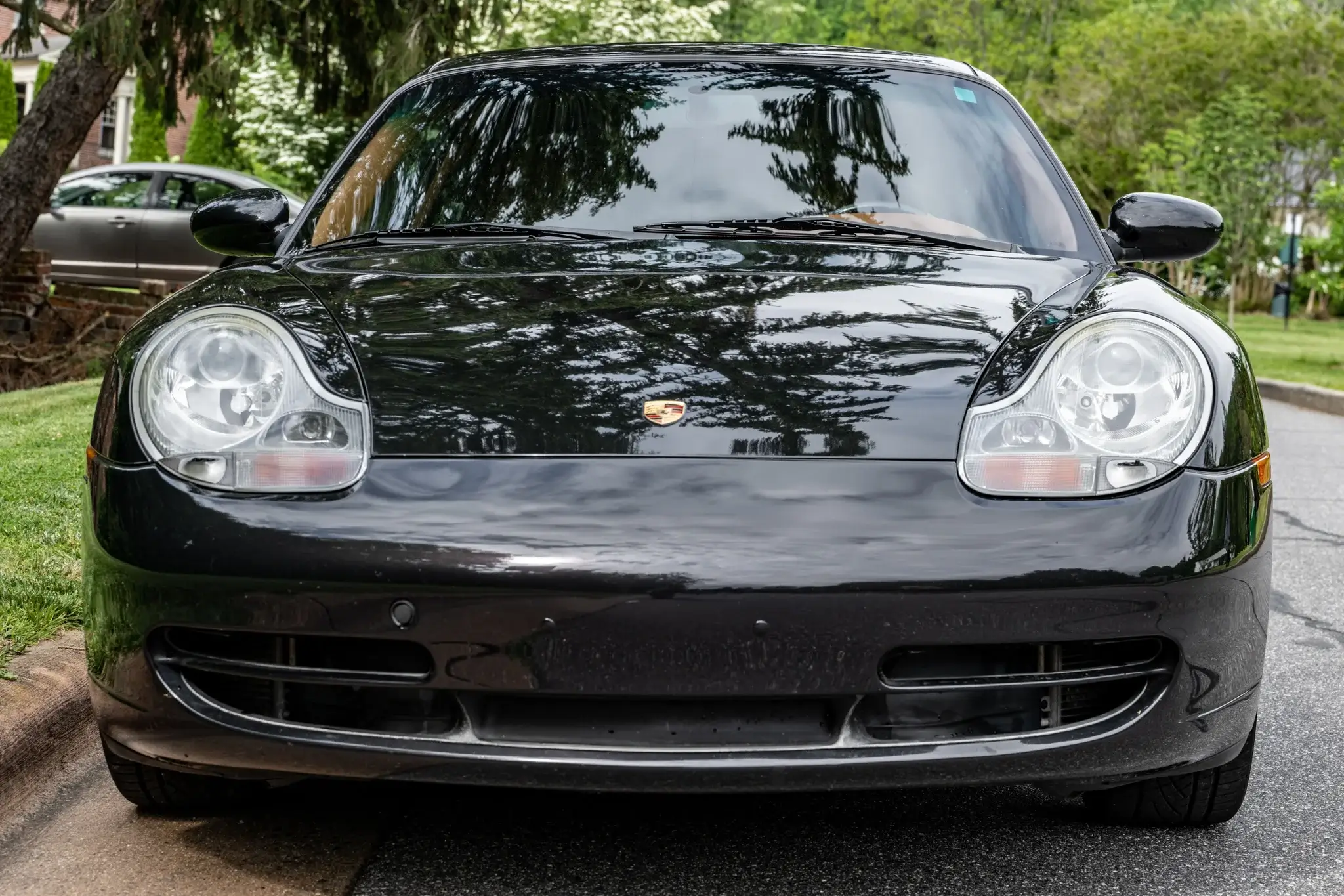 2000 Porsche 911 Carrera 4 sold for $27,450