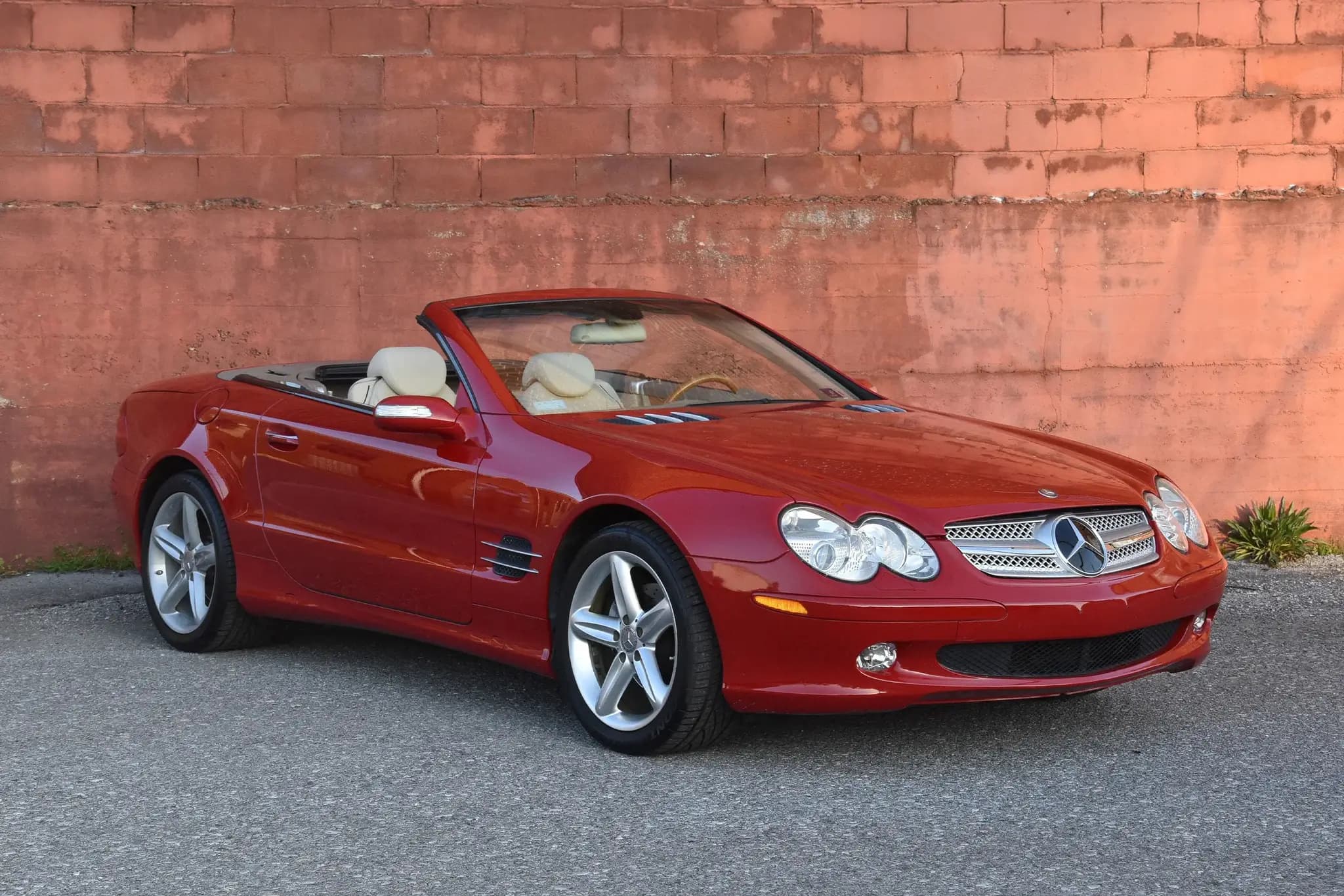 2004 Mercedes-Benz SL500 sold for $10,000