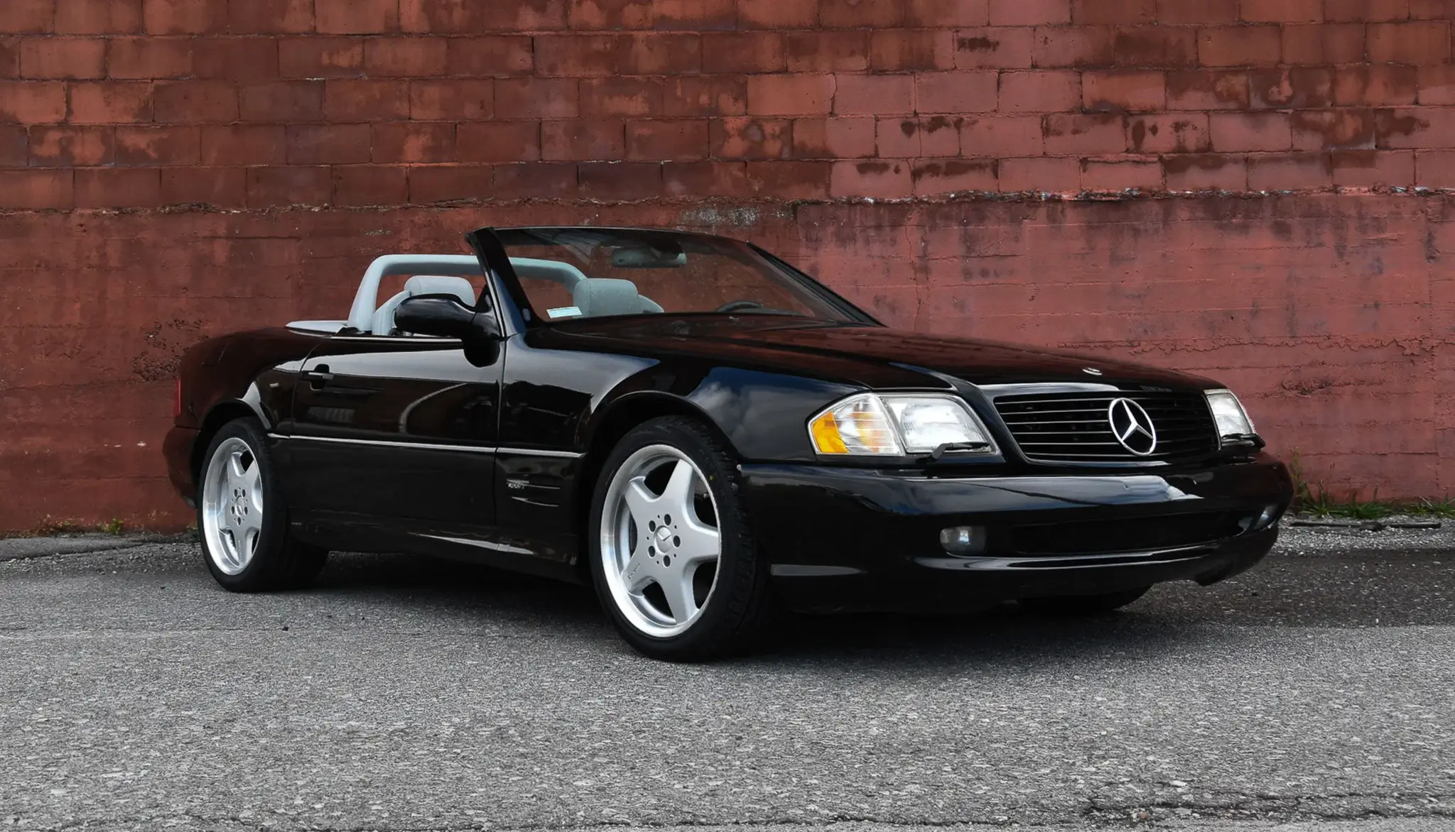 1999 Mercedes-Benz SL500 sold for $10,850
