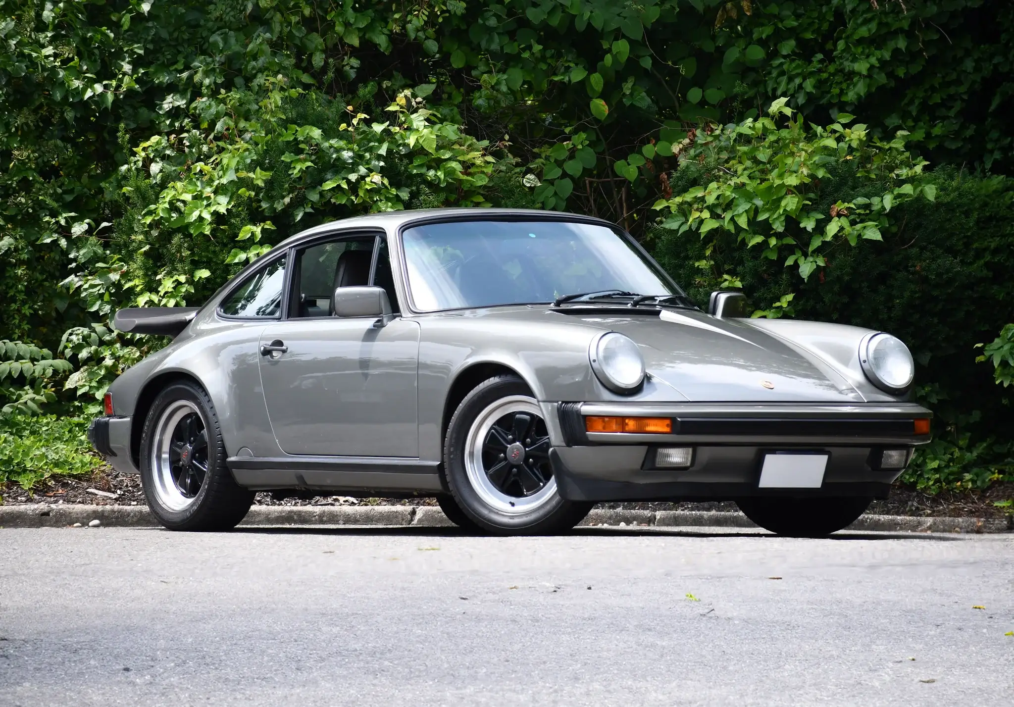 1987 Porsche 911 Carrera sold for $85,000