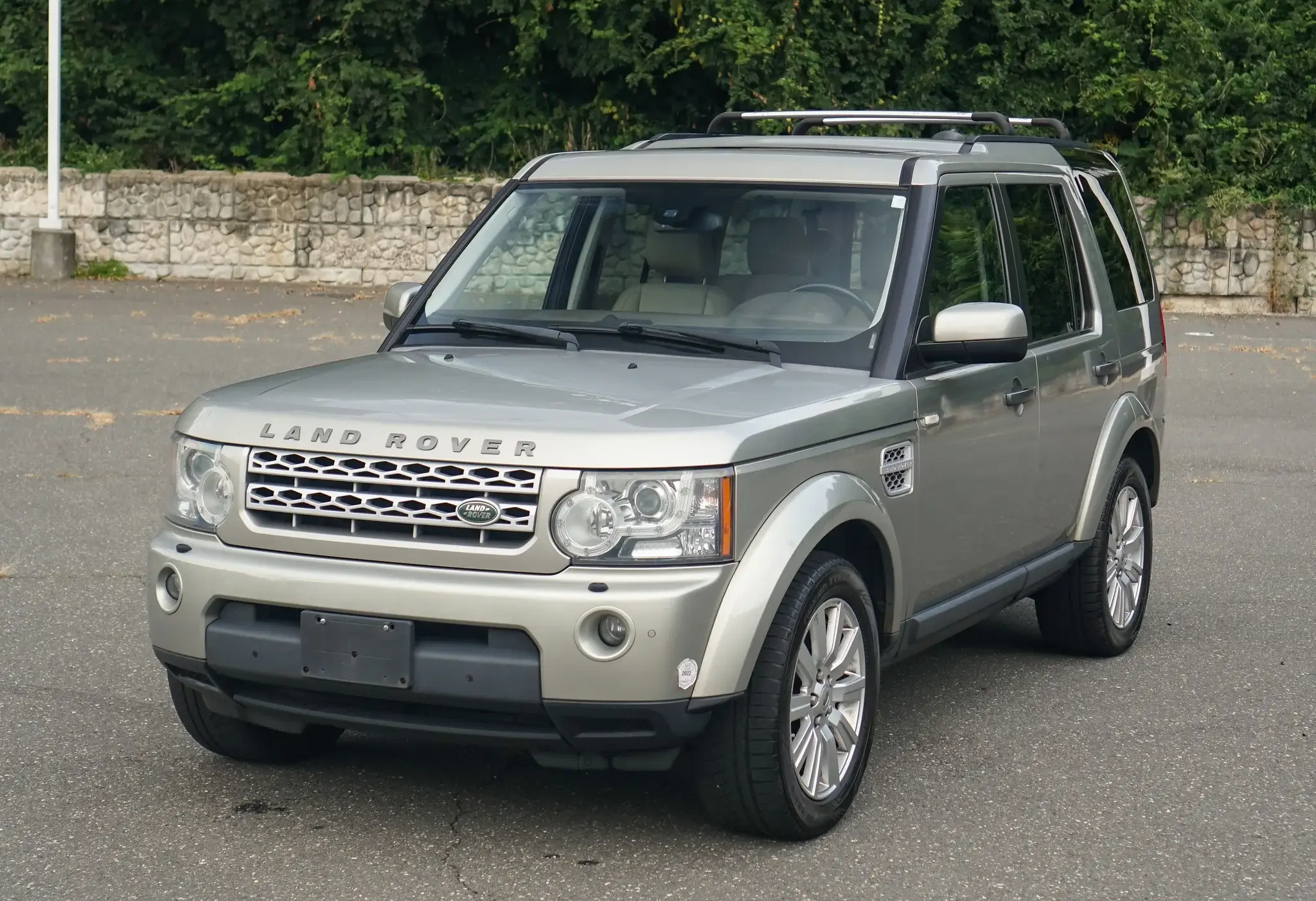 2012 Land Rover Discovery LR4 sold for $3,300