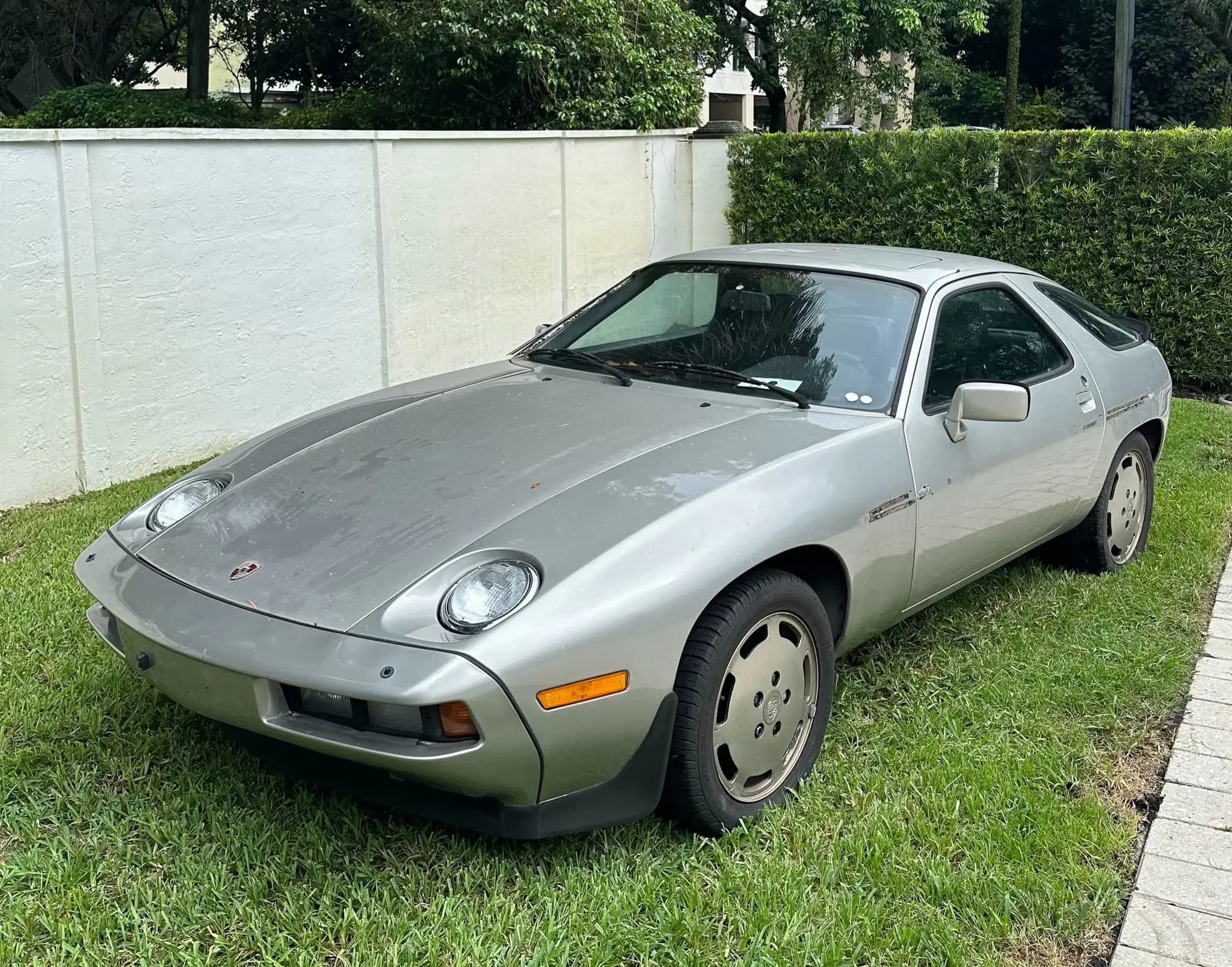 1984 Porsche 928 S sold for $2,500