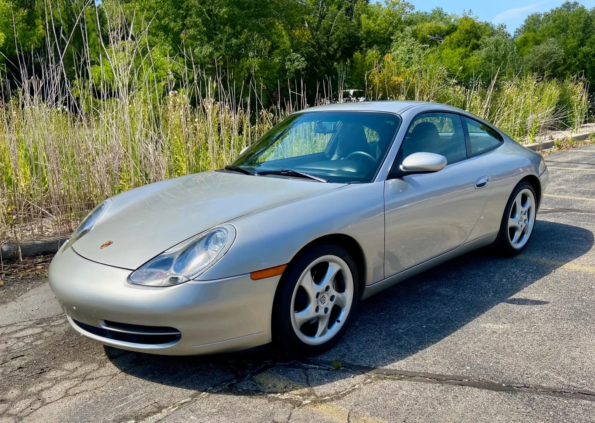 2001 Porsche 911 Carrera sold for $23,746