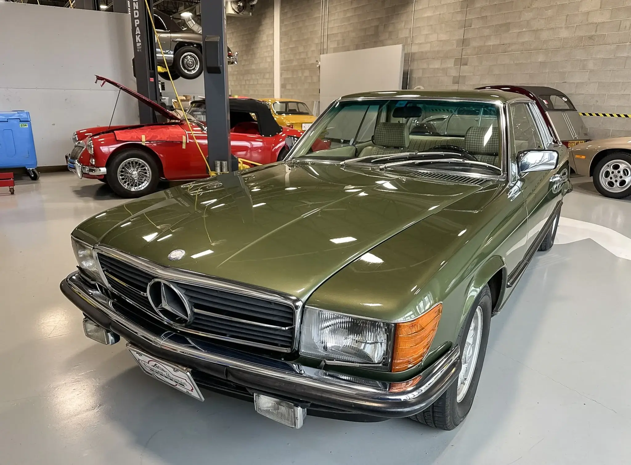 1981 Mercedes-Benz 500SLC sold for $39,000