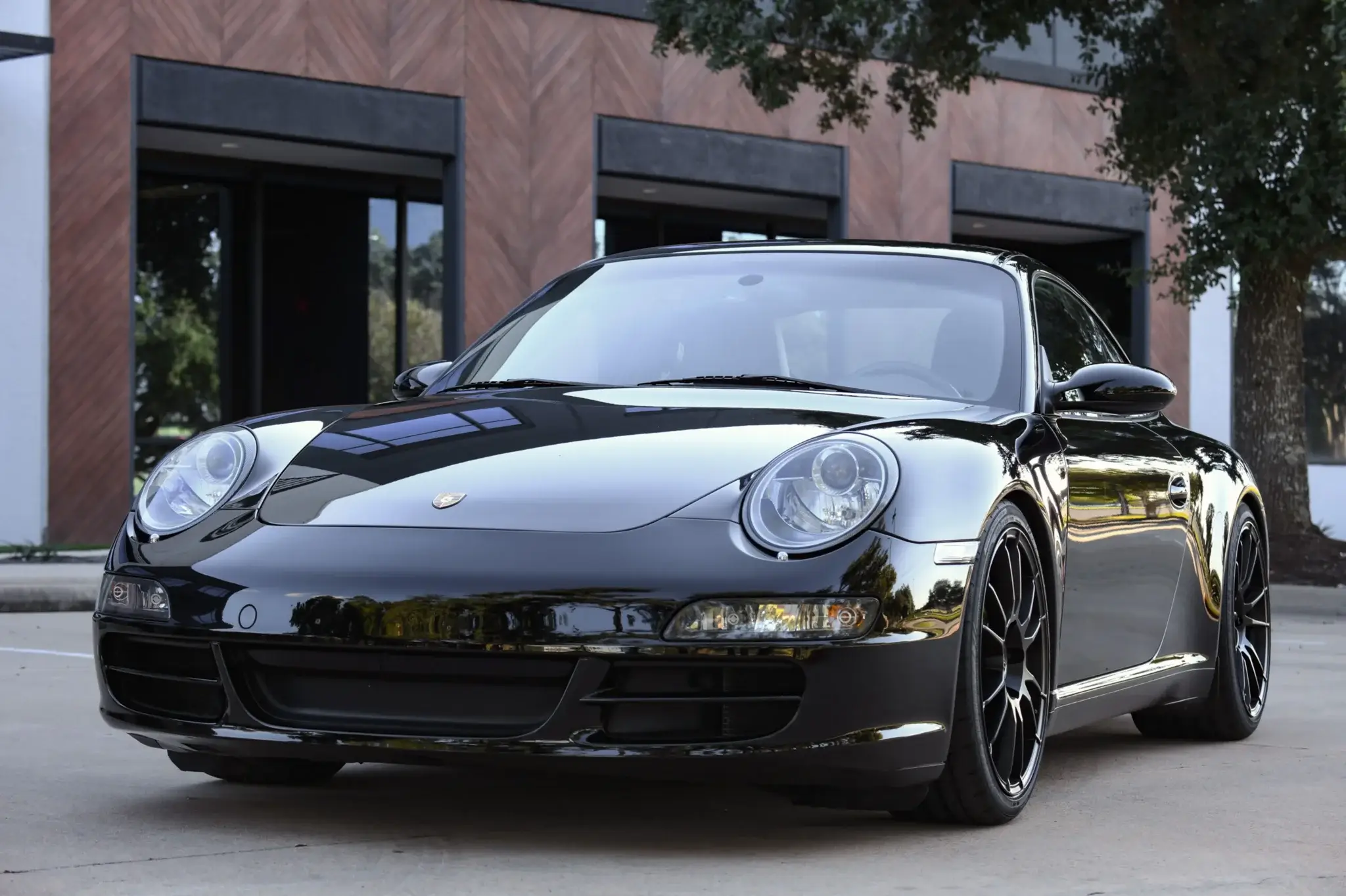 2006 Porsche 911 Carrera sold for $32,773