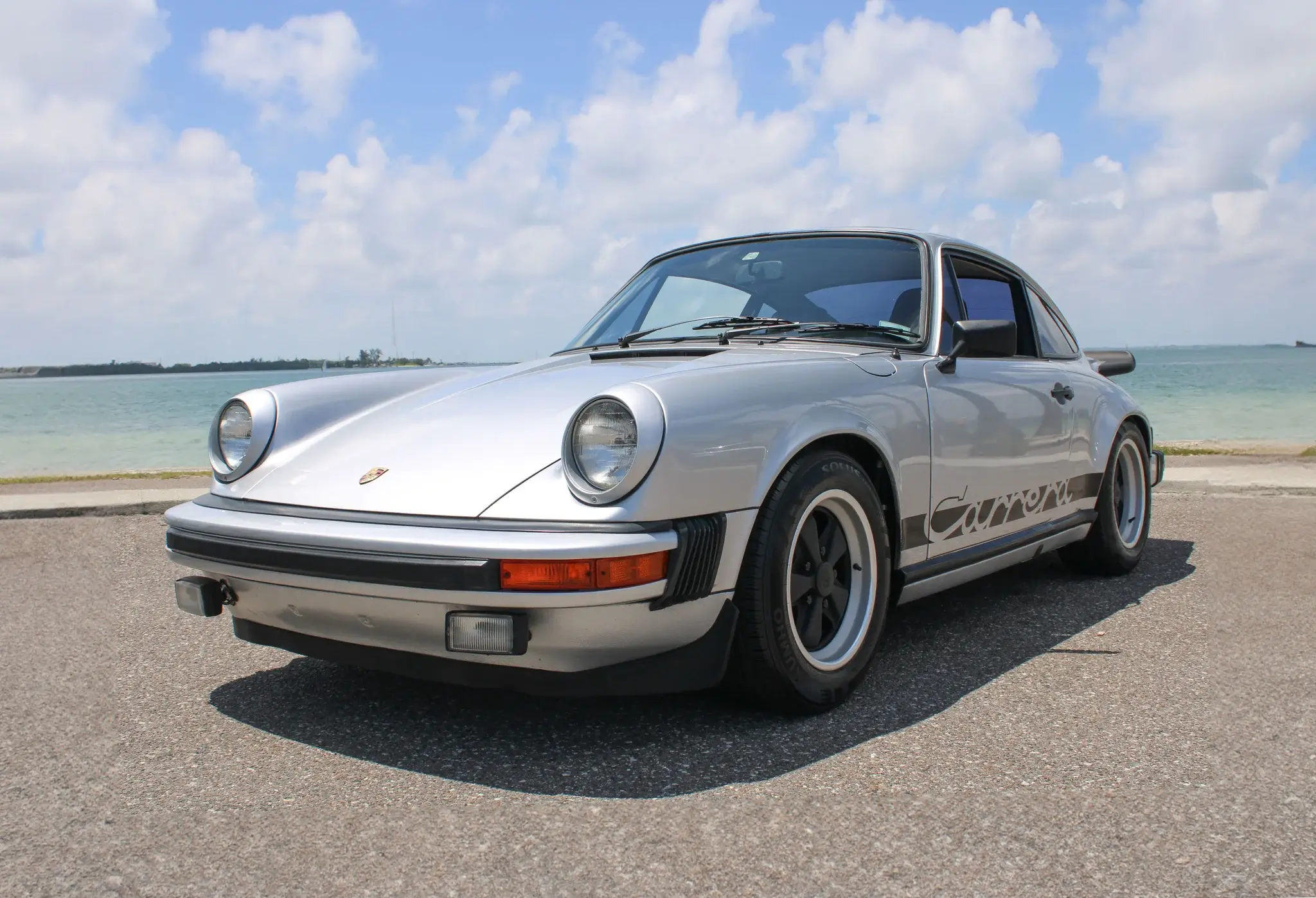 1975 Porsche 911 Carrera sold for $52,000