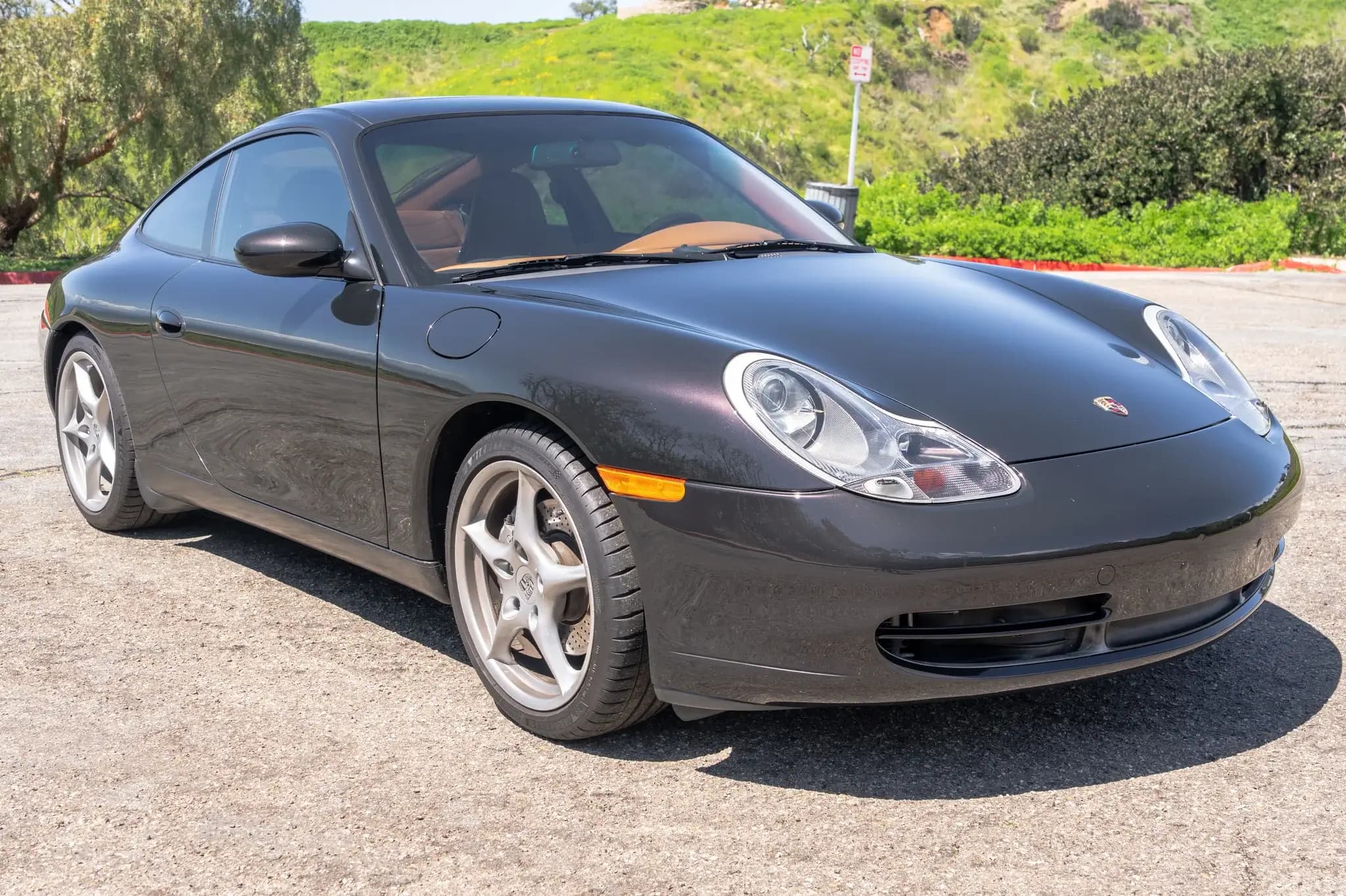 2000 Porsche 911 Carrera 4 sold for $40,000