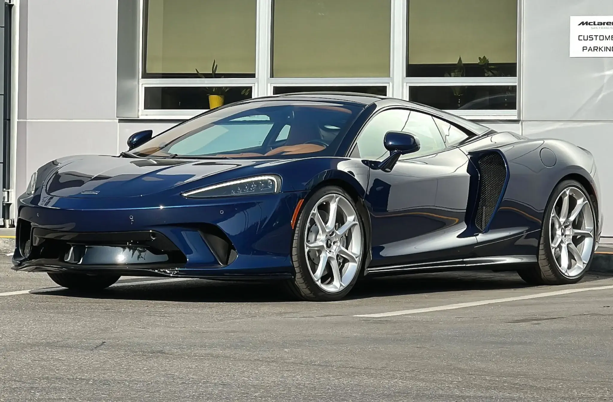 2020 McLaren GT sold for $169,000