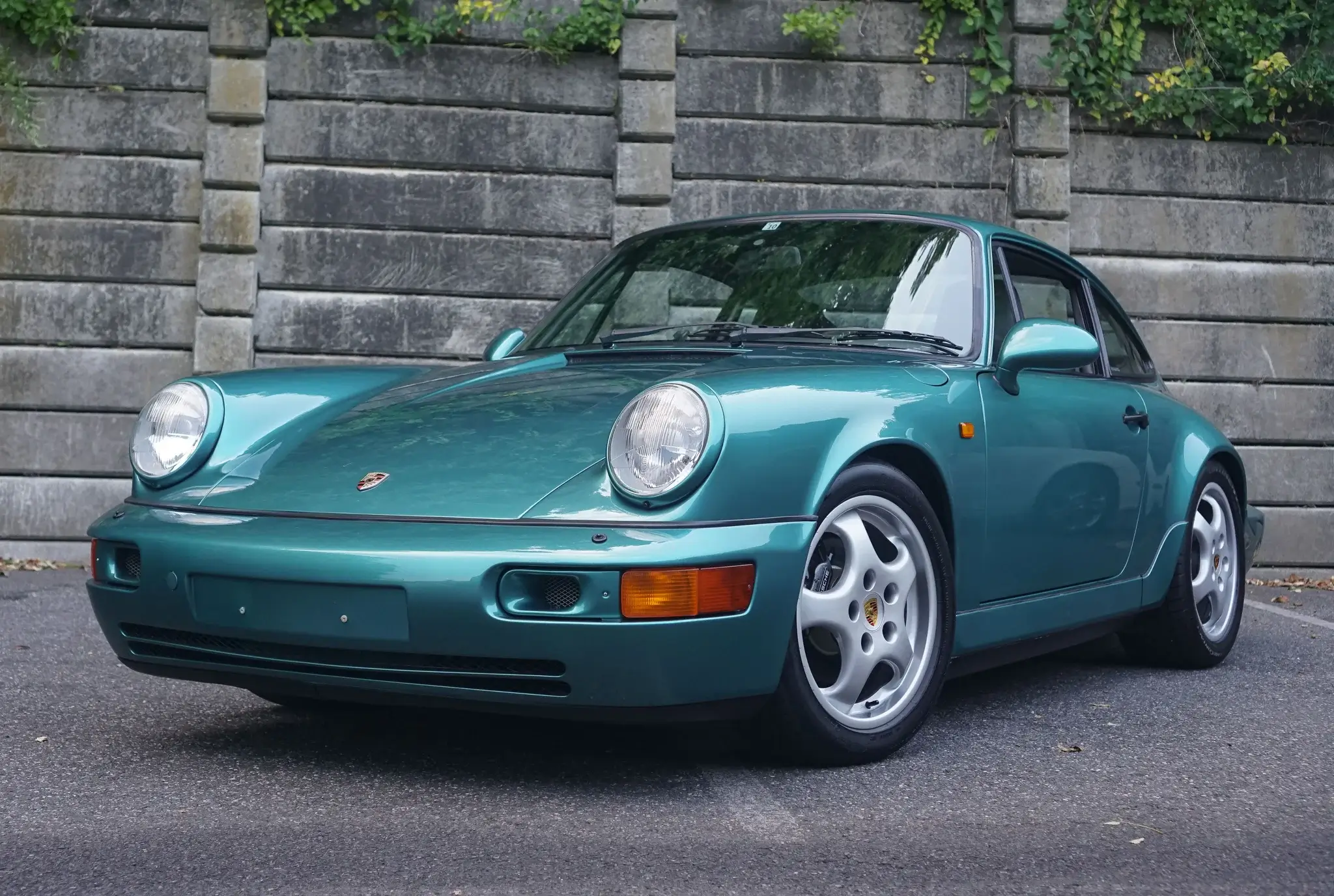 1993 Porsche 911 Carrera 2 sold for $140,000