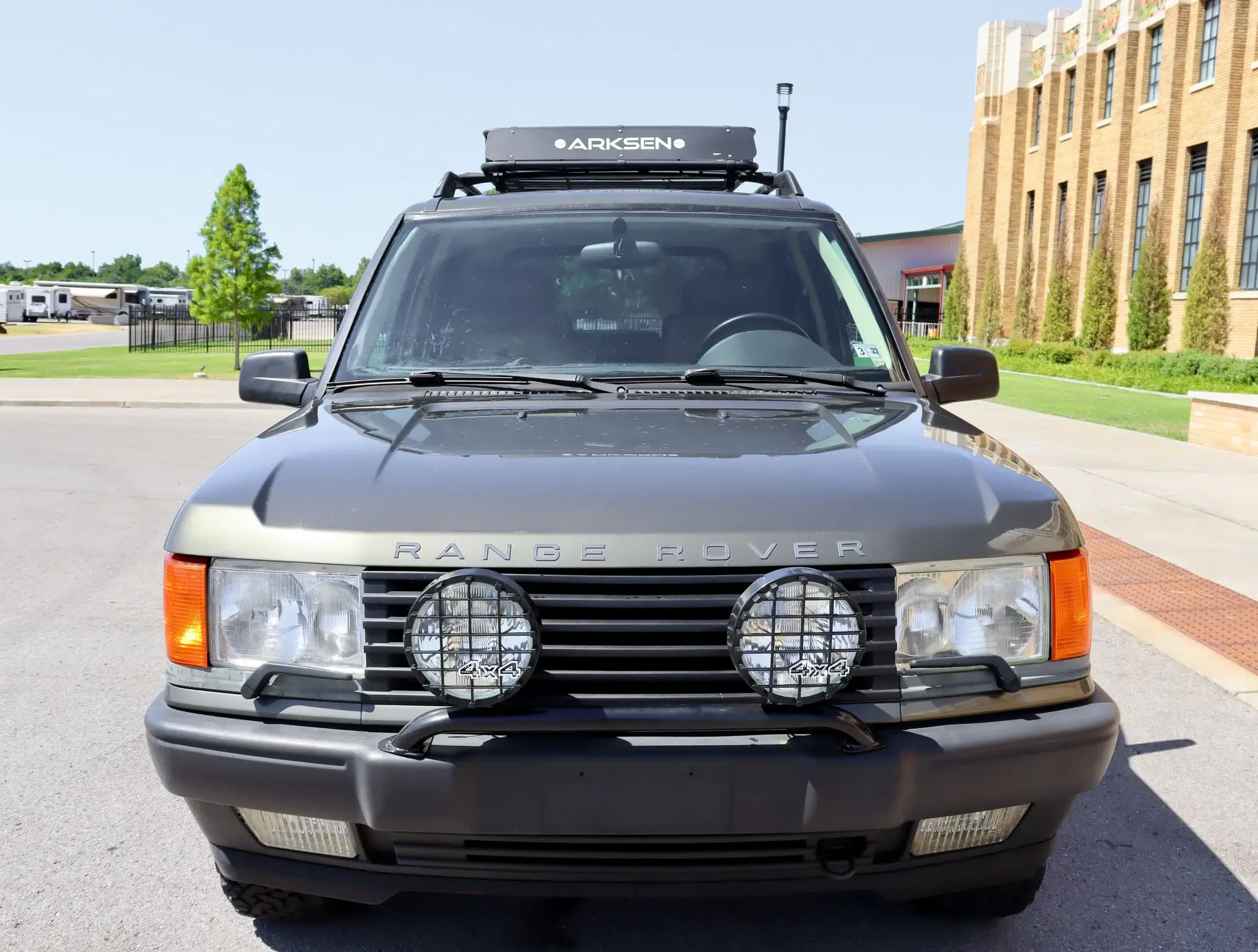 1996 Land Rover Range Rover sold for $9,000