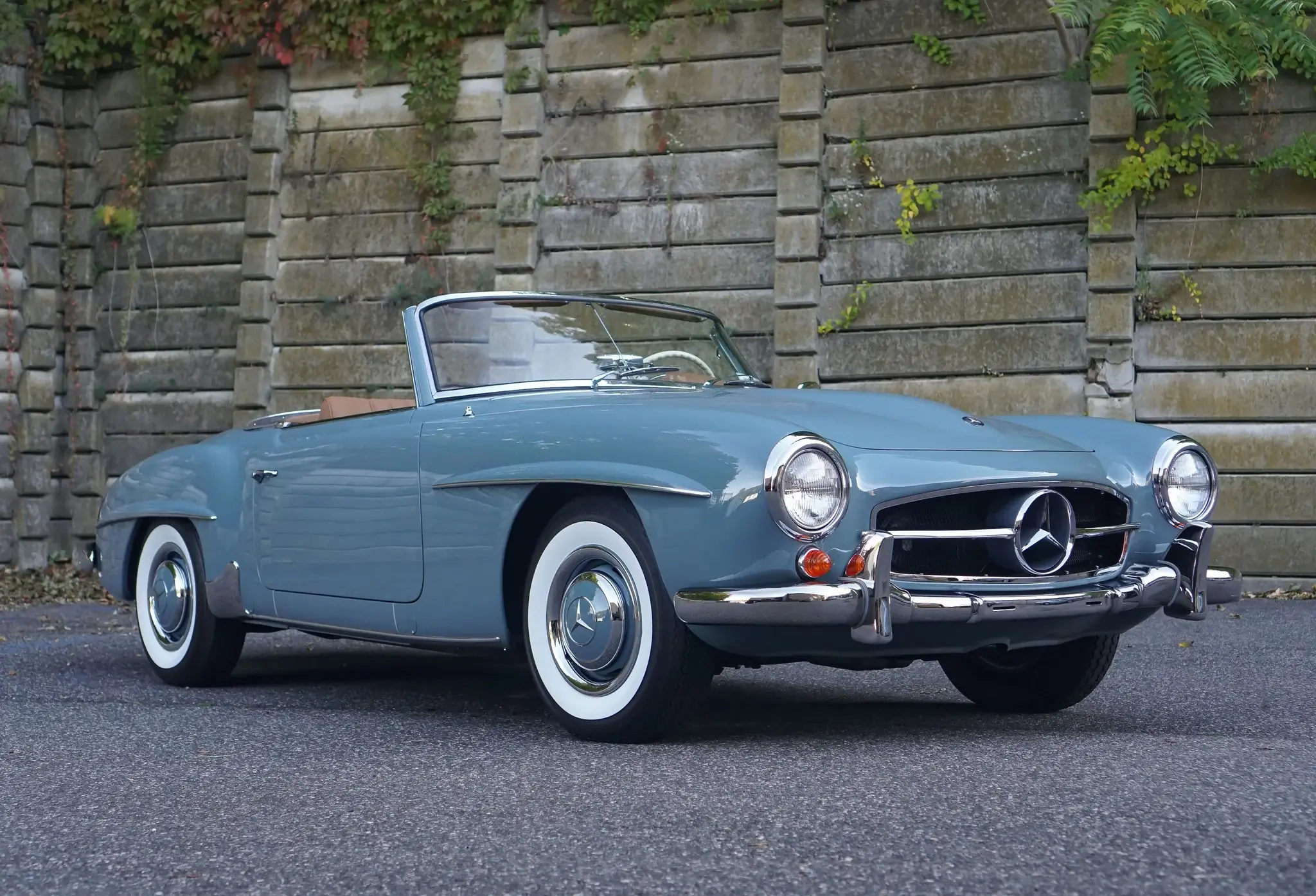 1959 Mercedes-Benz 190SL sold for $180,000
