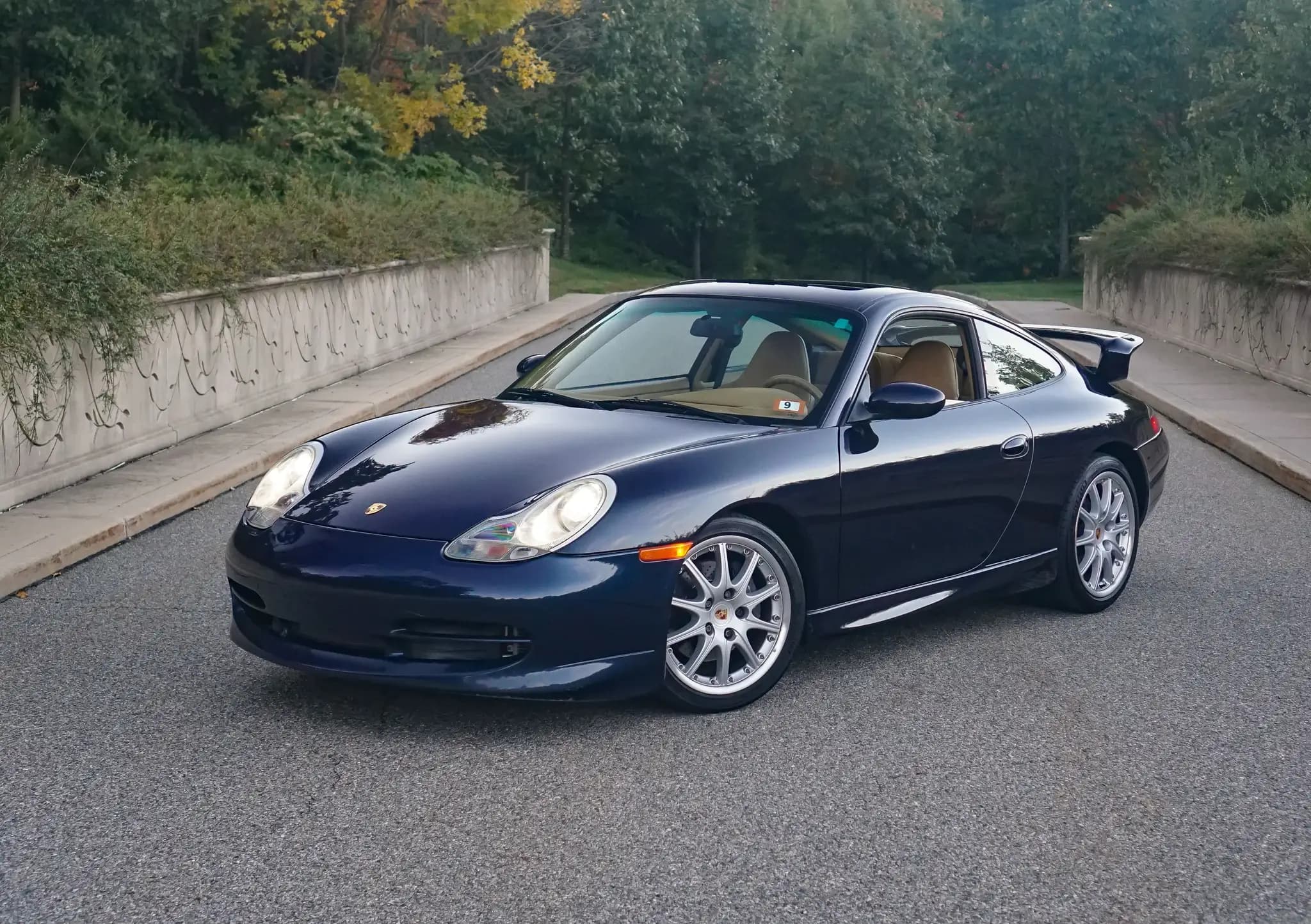 2001 Porsche 911 Carrera sold for $31,000