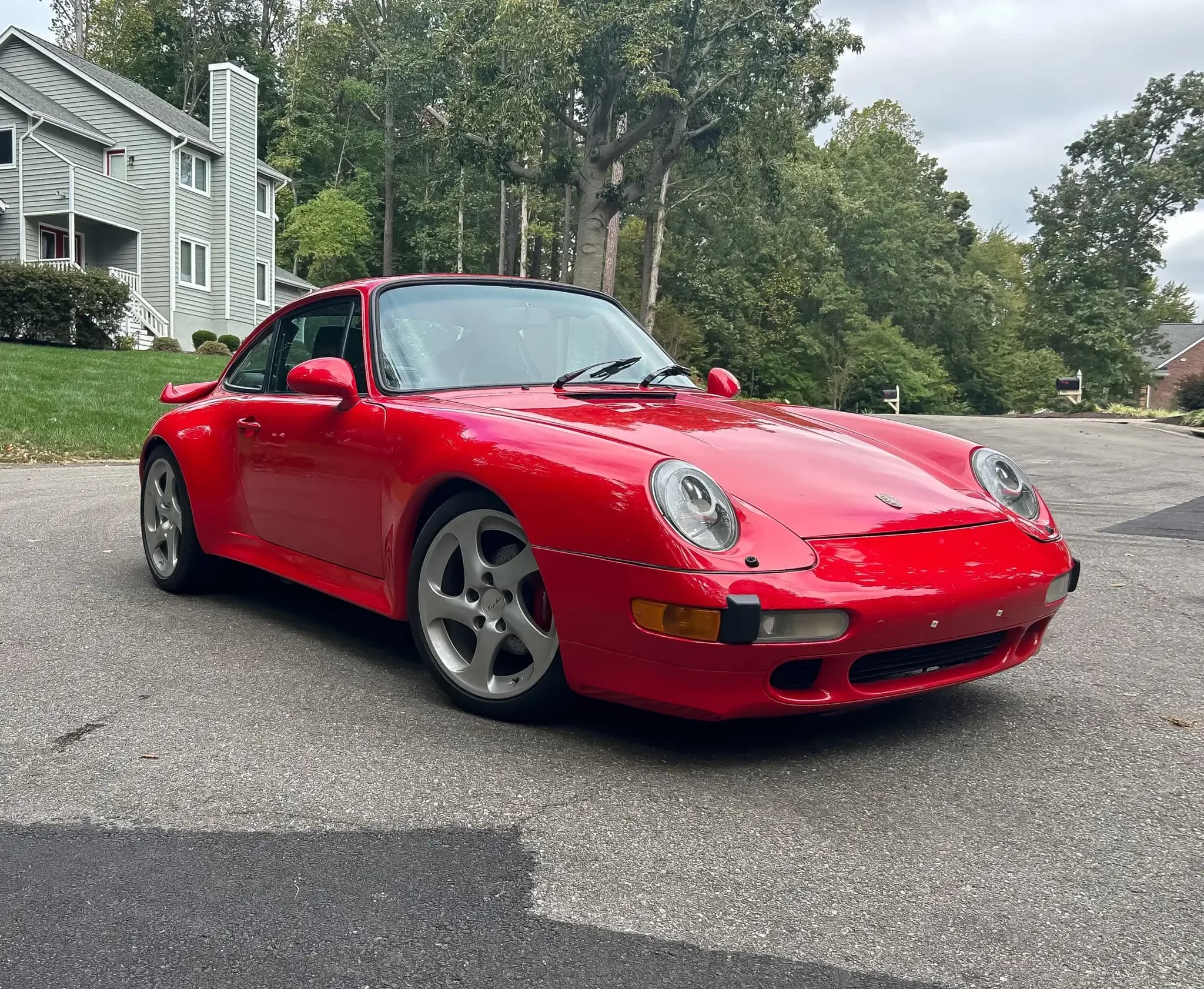 1986 Porsche 911 Carrera sold for $36,911
