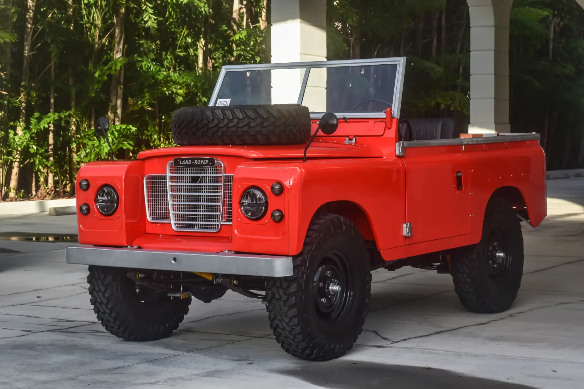 1982 Land Rover Series III sold for $39,250