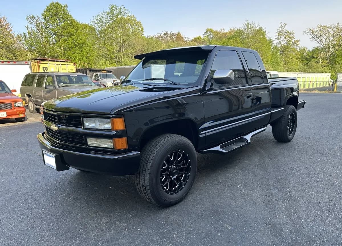 1994 Chevrolet K1500 Step-Side Z71 Off-Road 4x4 sold for $27,300
