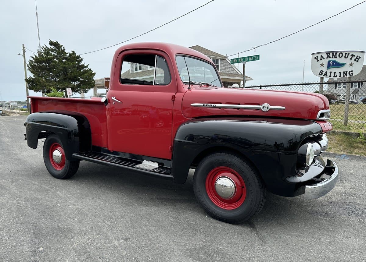 1952 Ford F1 sold for $23,625