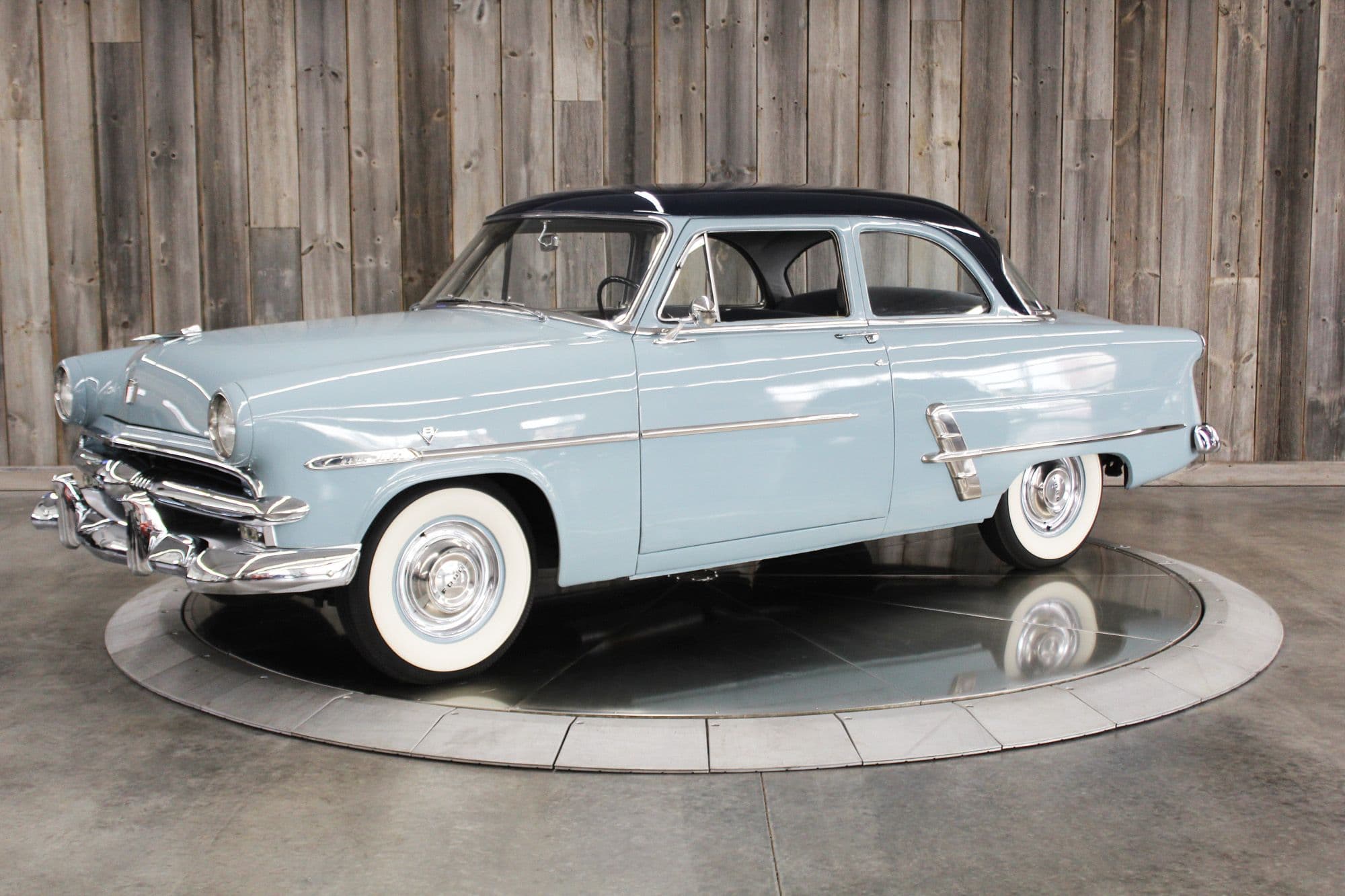 1953 Ford Customline sold for $19,950