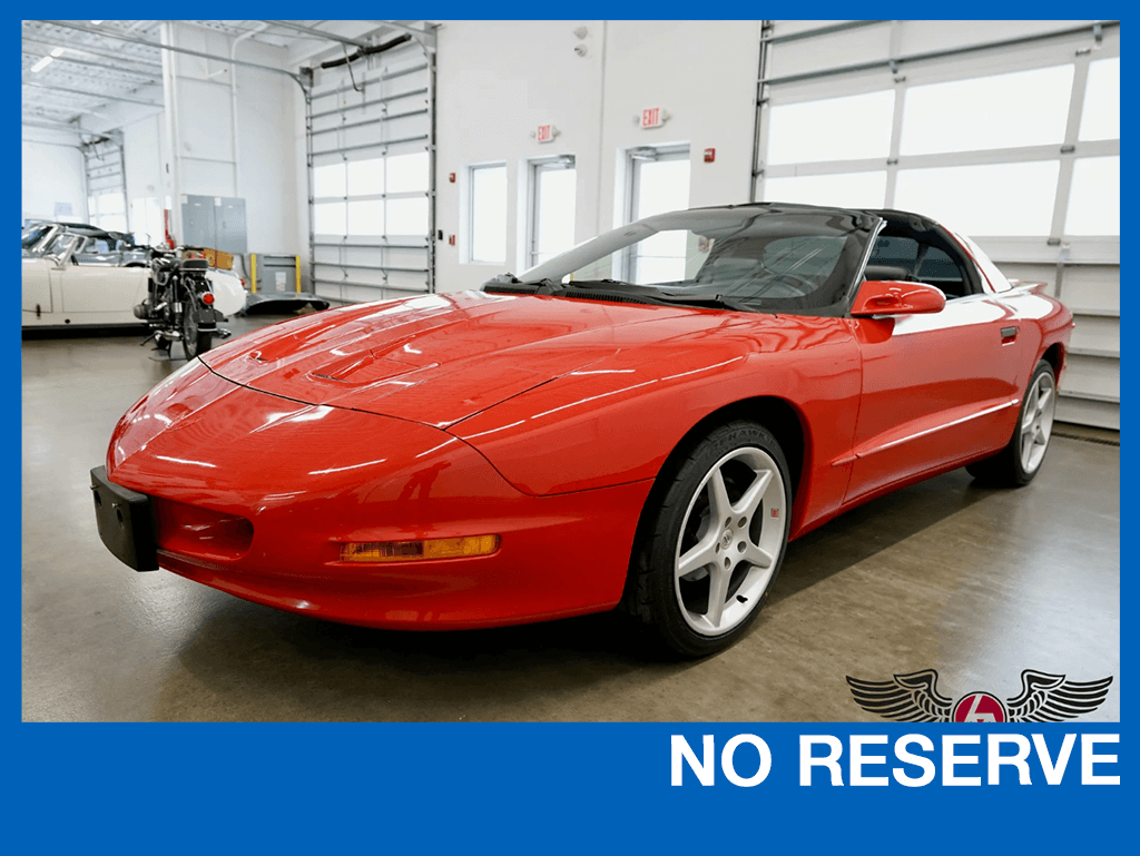 1994 Pontiac Firebird Formula sold for $9,555